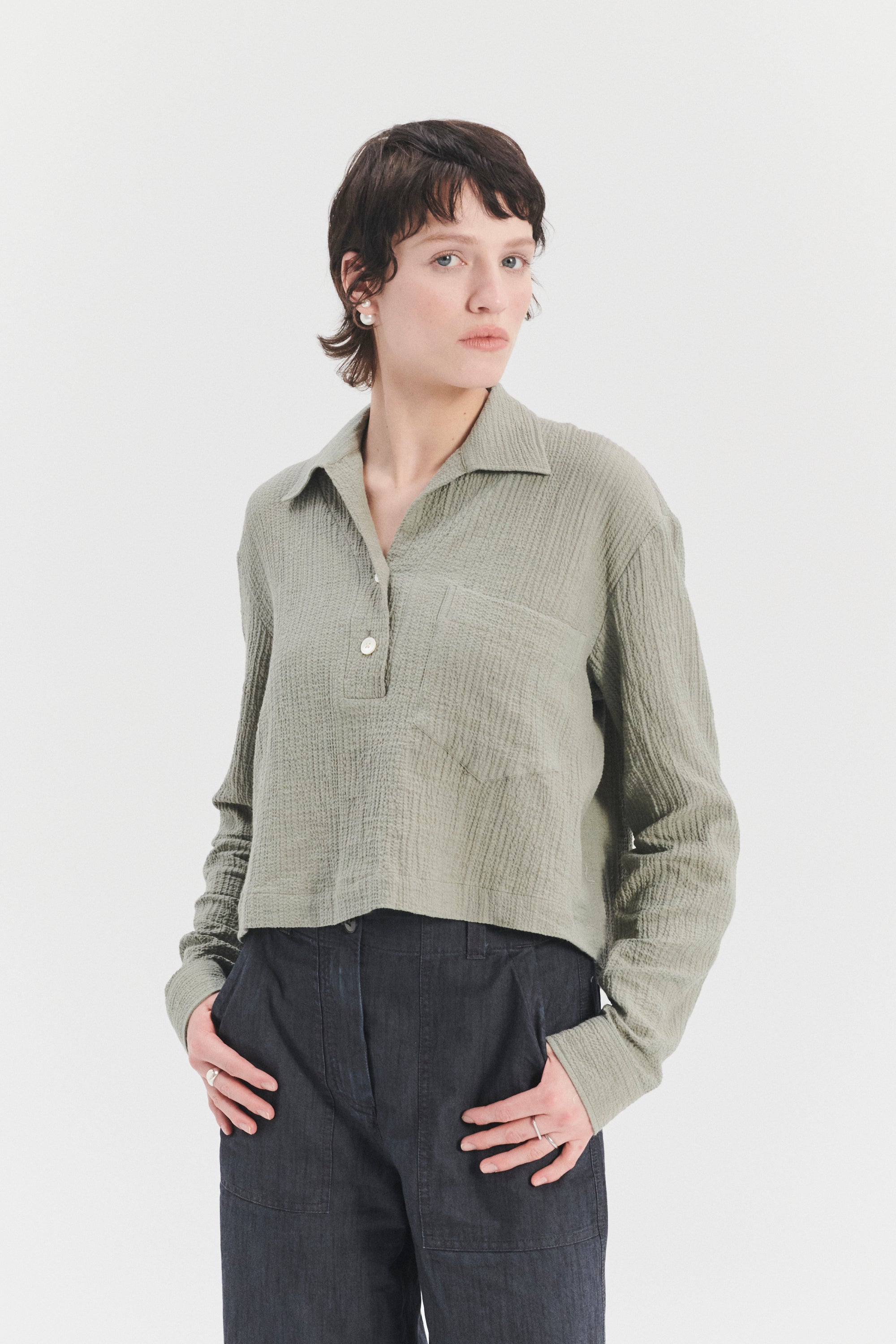 Cropped Pop-Over Shirt in Cotton and Cashmere Seersucker