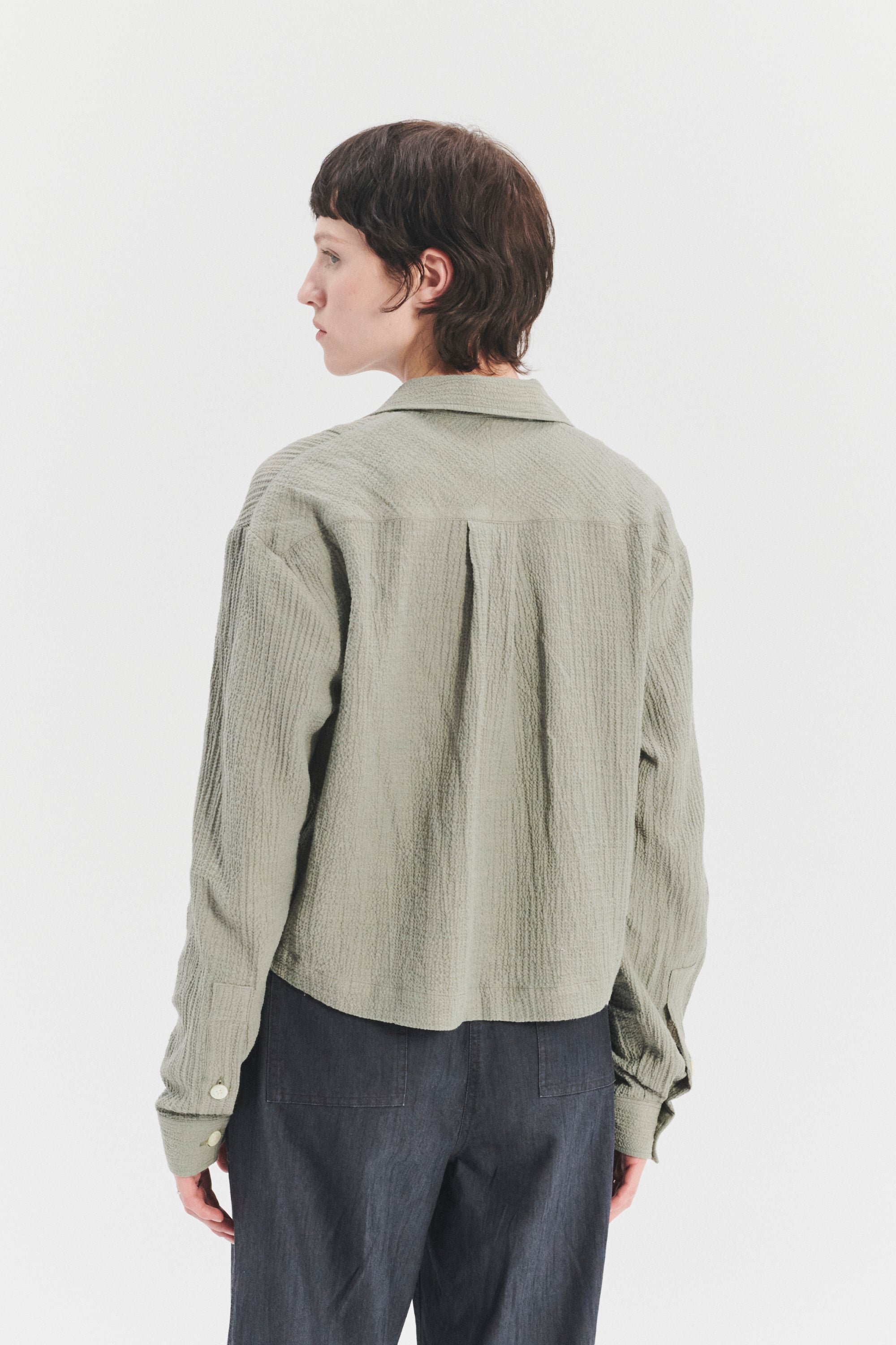 Cropped Pop-Over Shirt in Cotton and Cashmere Seersucker