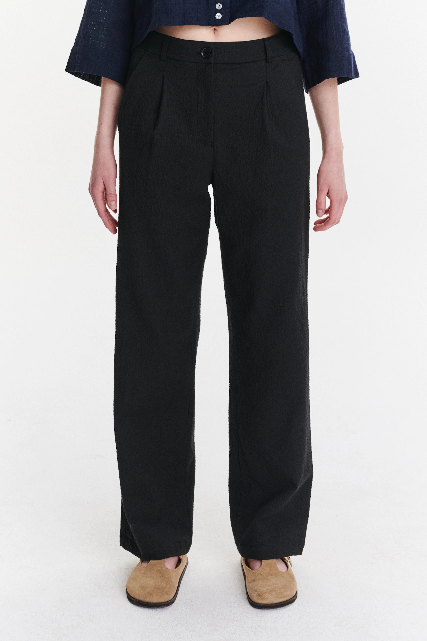 Women's Trousers in a Black Italian Cotton and Linen Soft Seersucker
