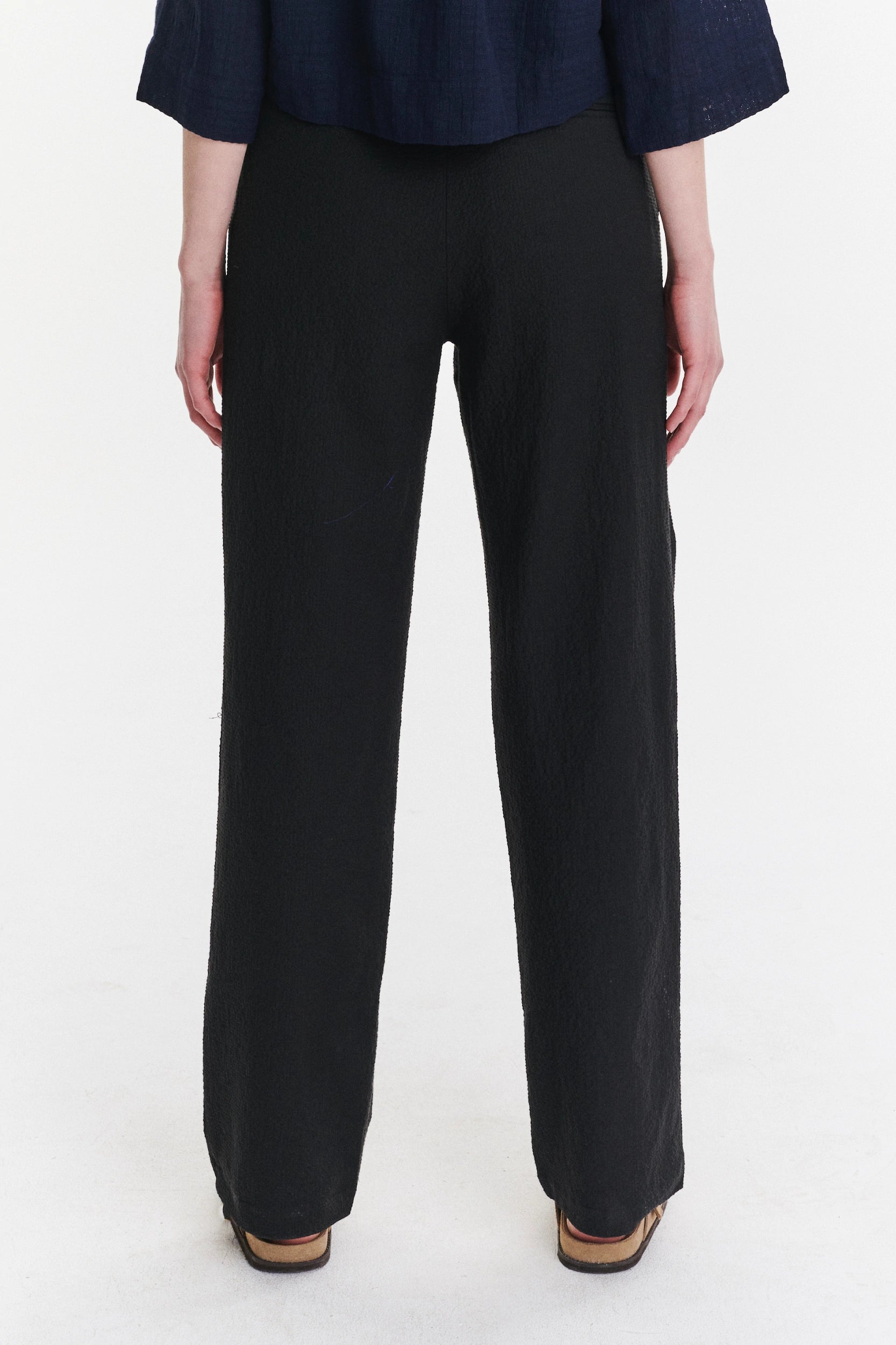 Women's Trousers in a Black Italian Cotton and Linen Soft Seersucker