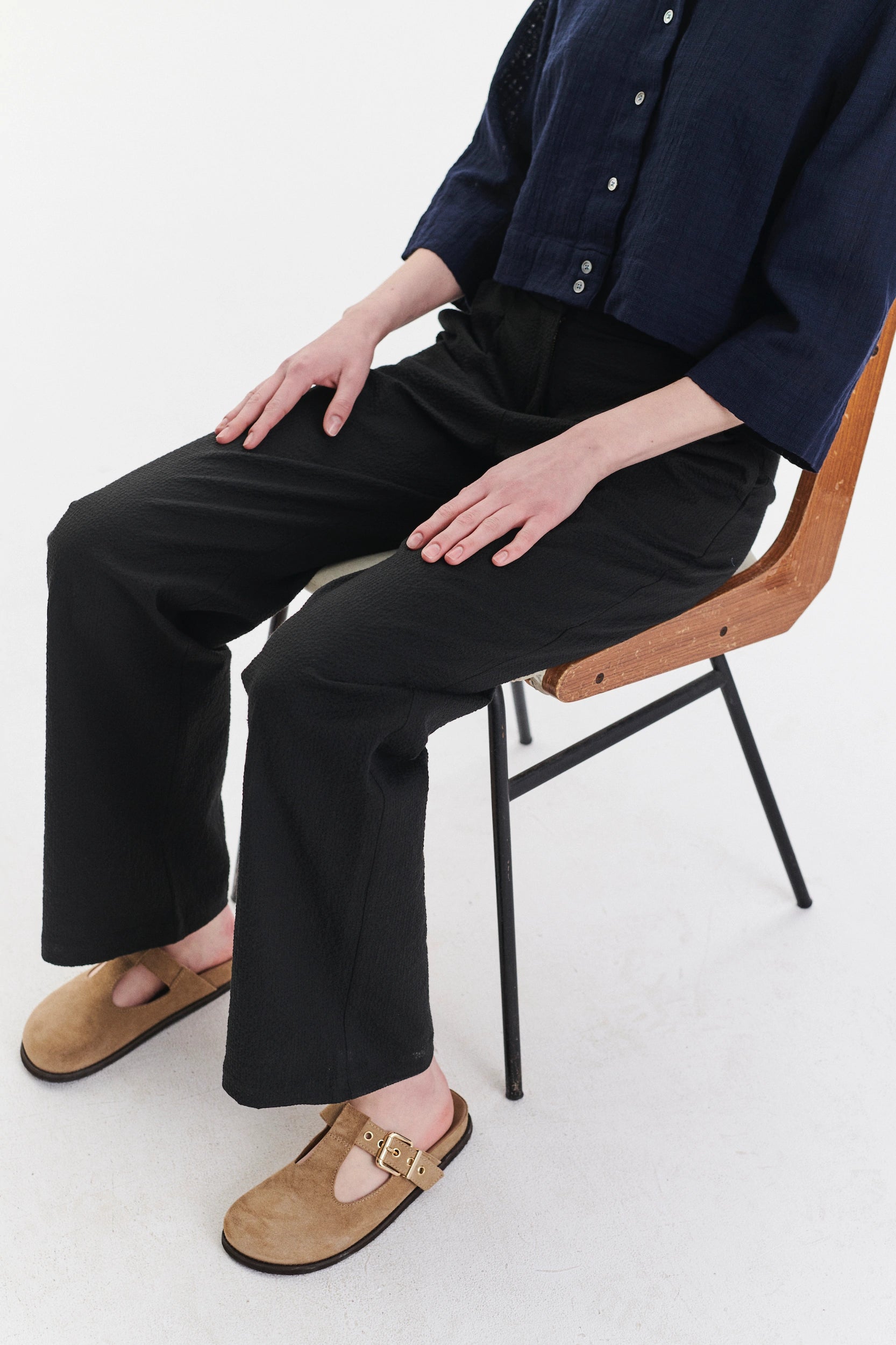 Women's Trousers in a Black Italian Cotton and Linen Soft Seersucker