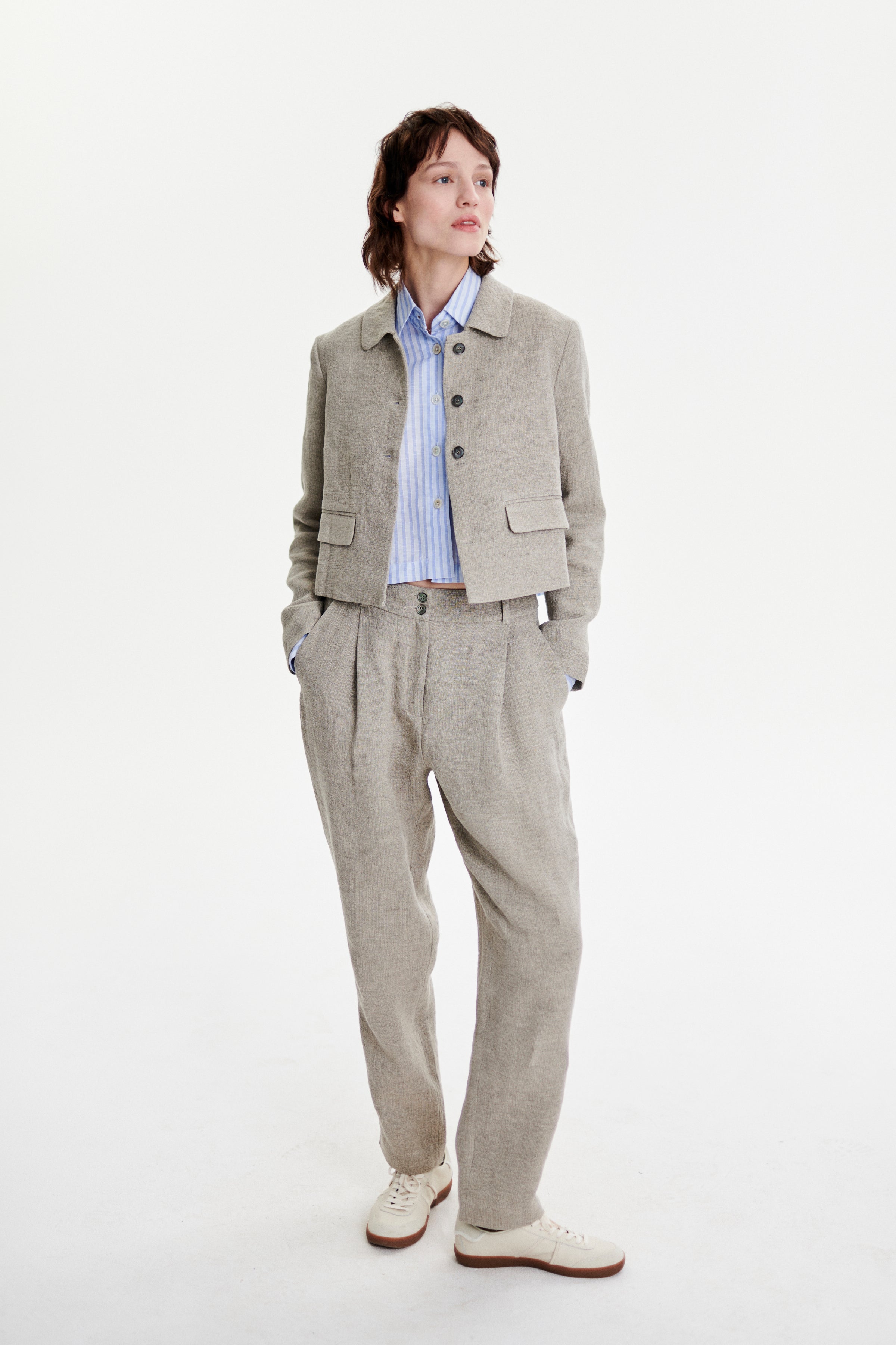 Cropped Jacket in a Beige Fluid and Structured Italian Linen Crepe