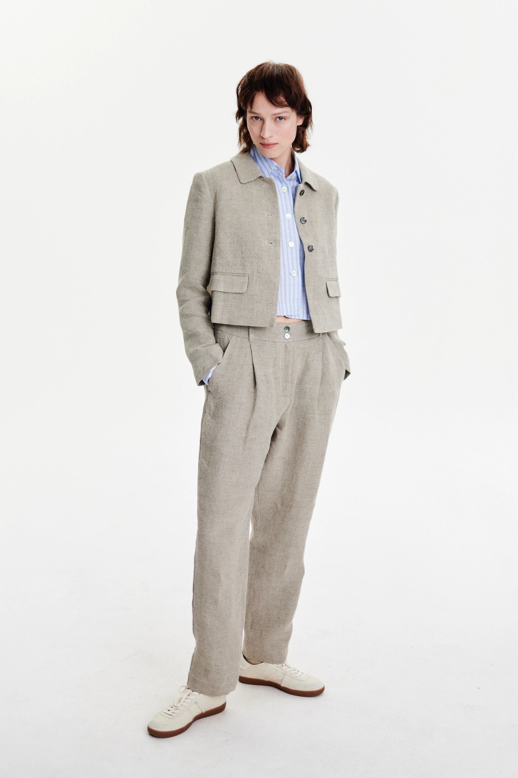 Trousers in a Beige Fluid and Structured Italian Linen Crepe