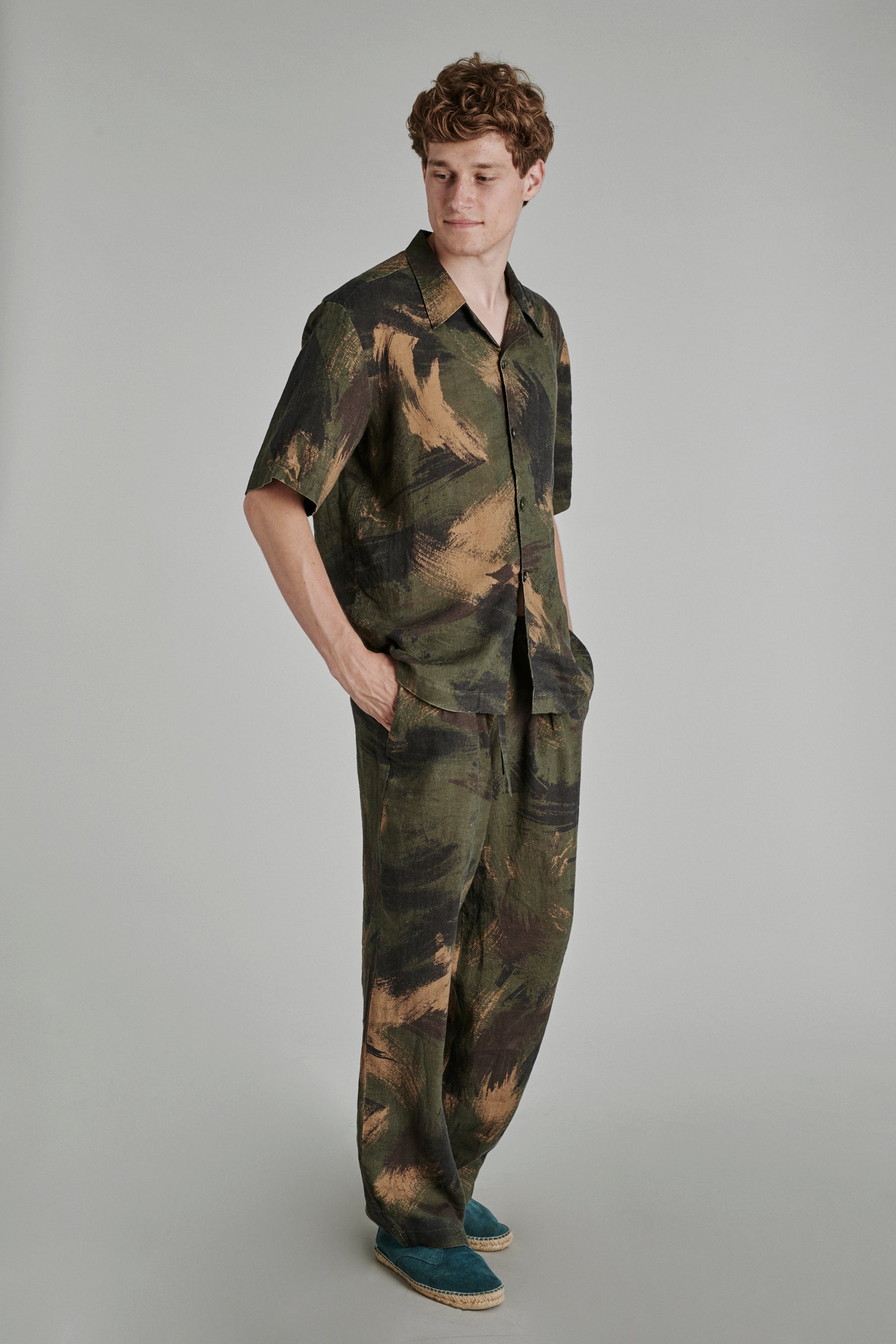 Trousers in a Camo Print Italian Linen