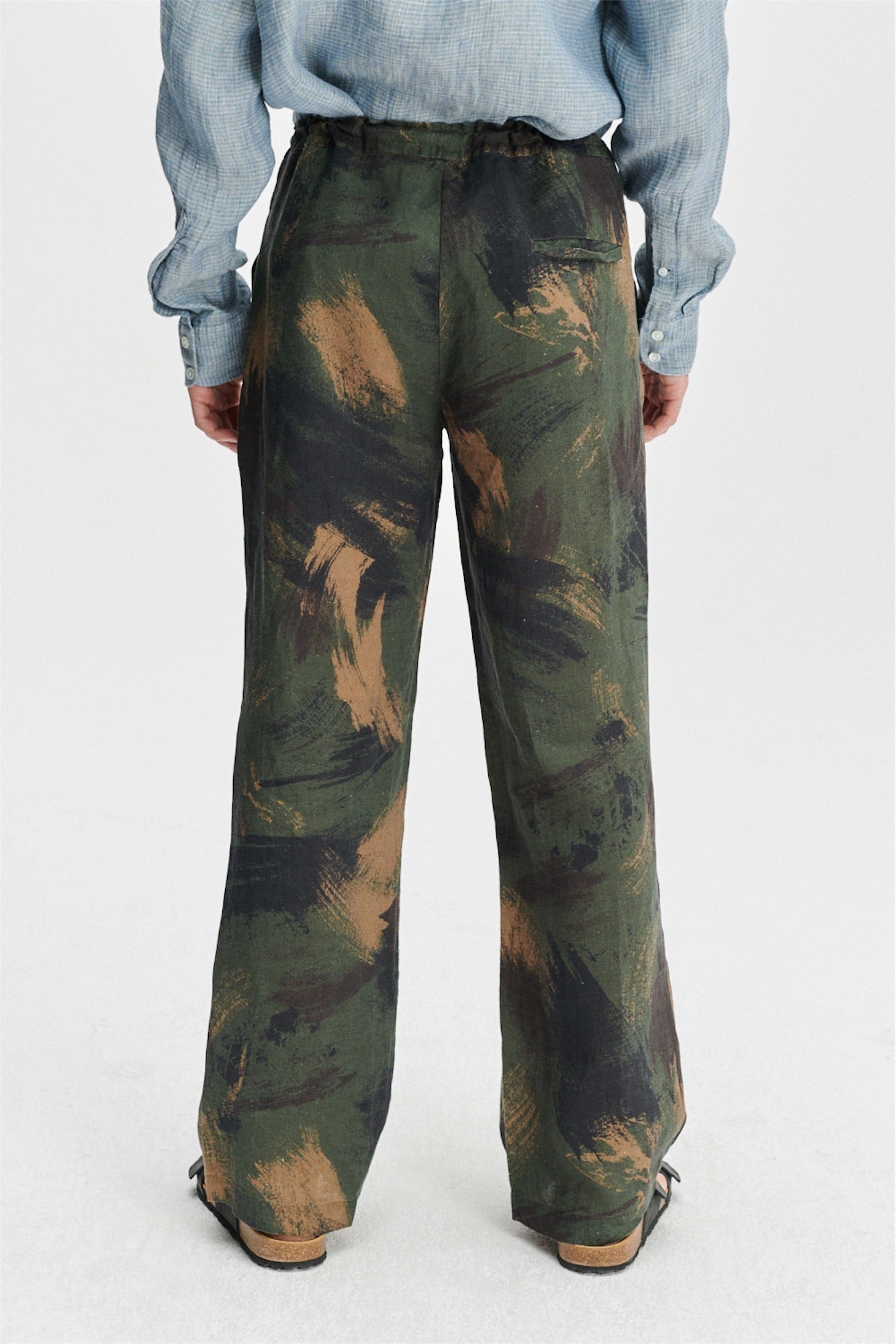 Trousers in a Camo Print Italian Linen