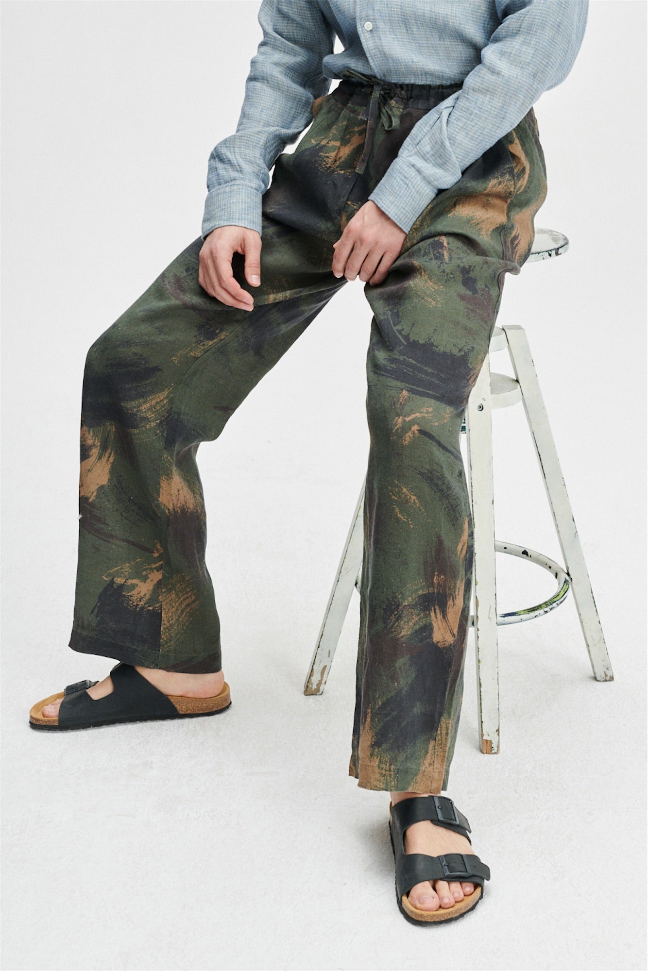 Trousers in a Camo Print Italian Linen