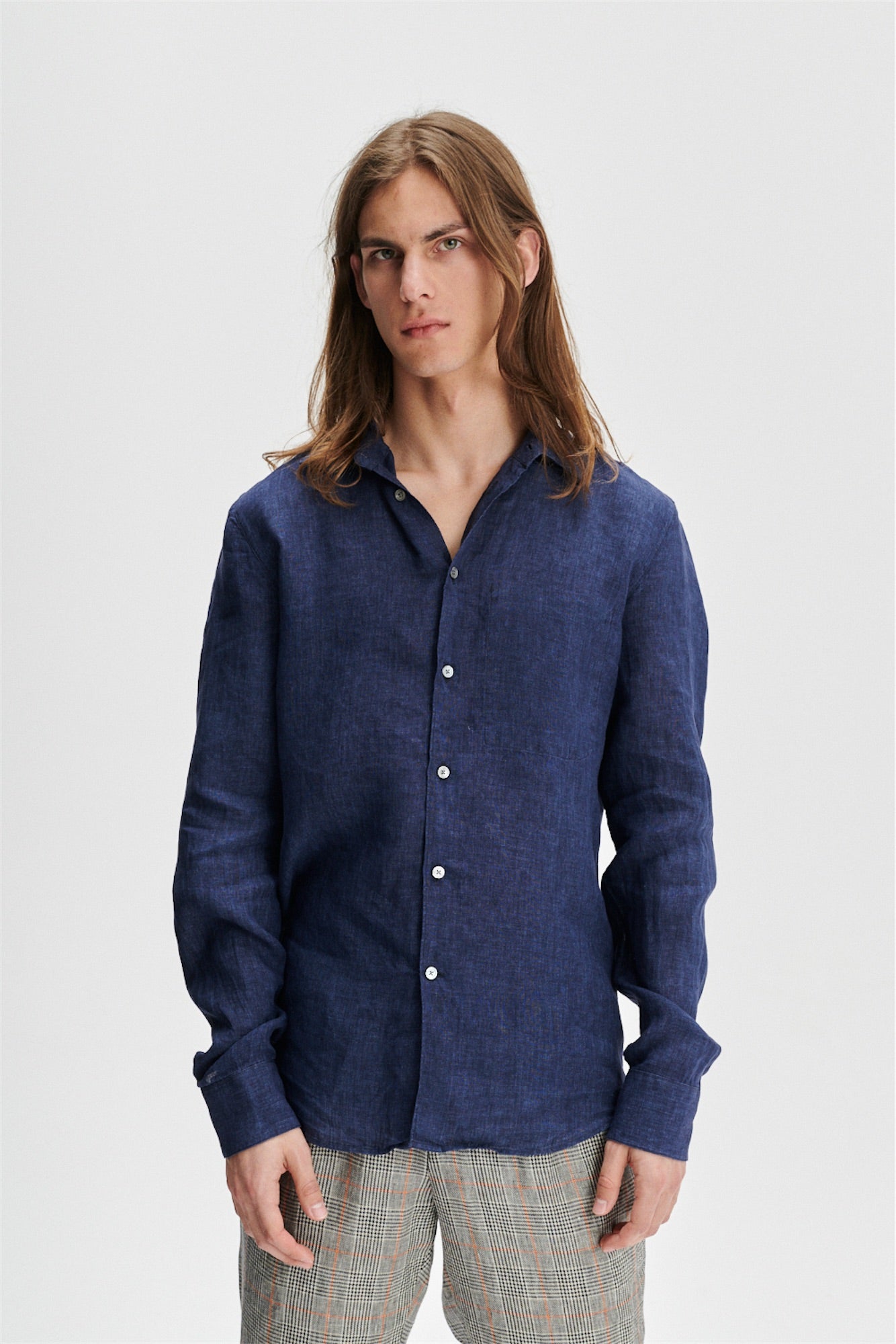 Feel Good Shirt in a Navy Blue Italian Linen