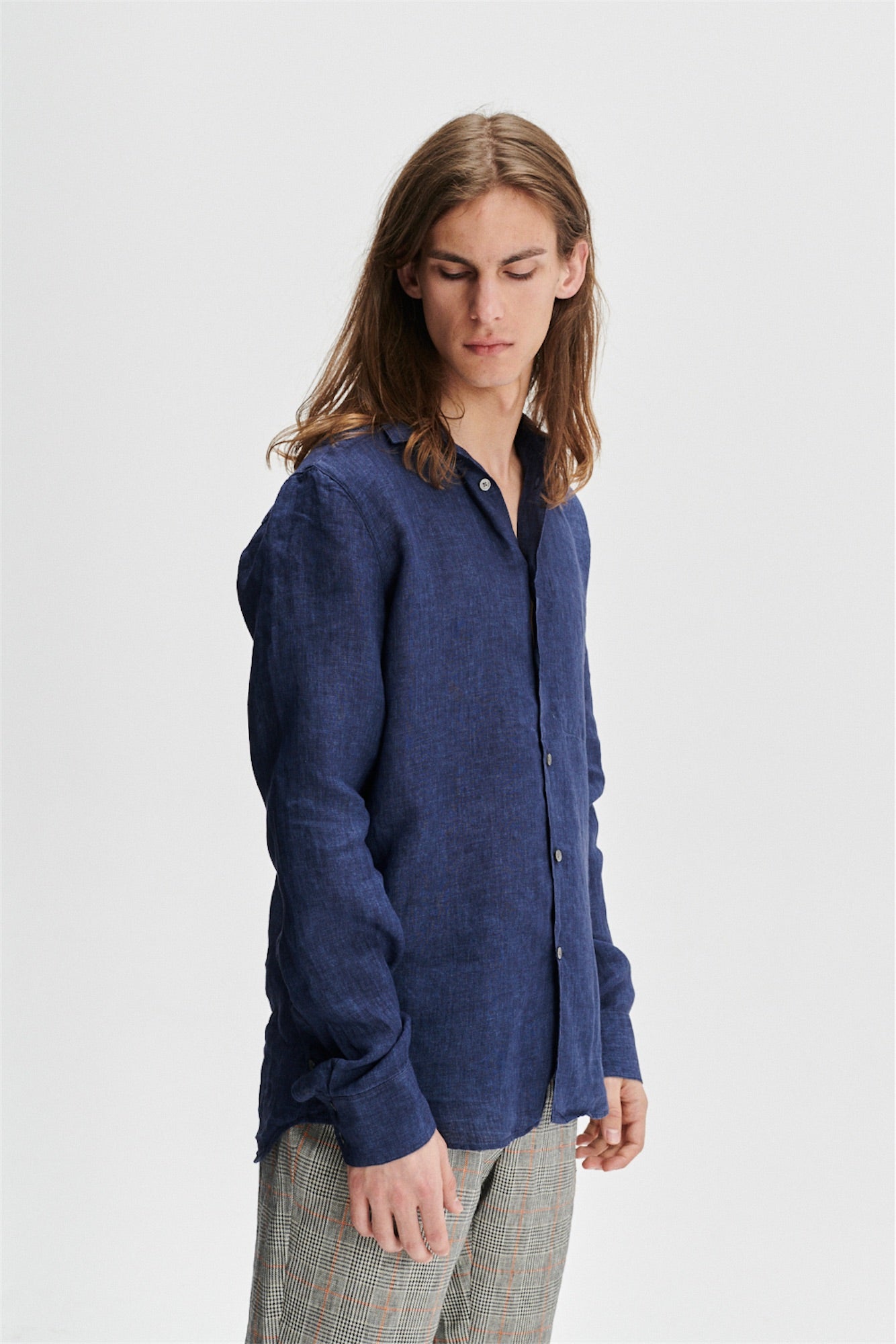 Feel Good Shirt in a Navy Blue Italian Linen
