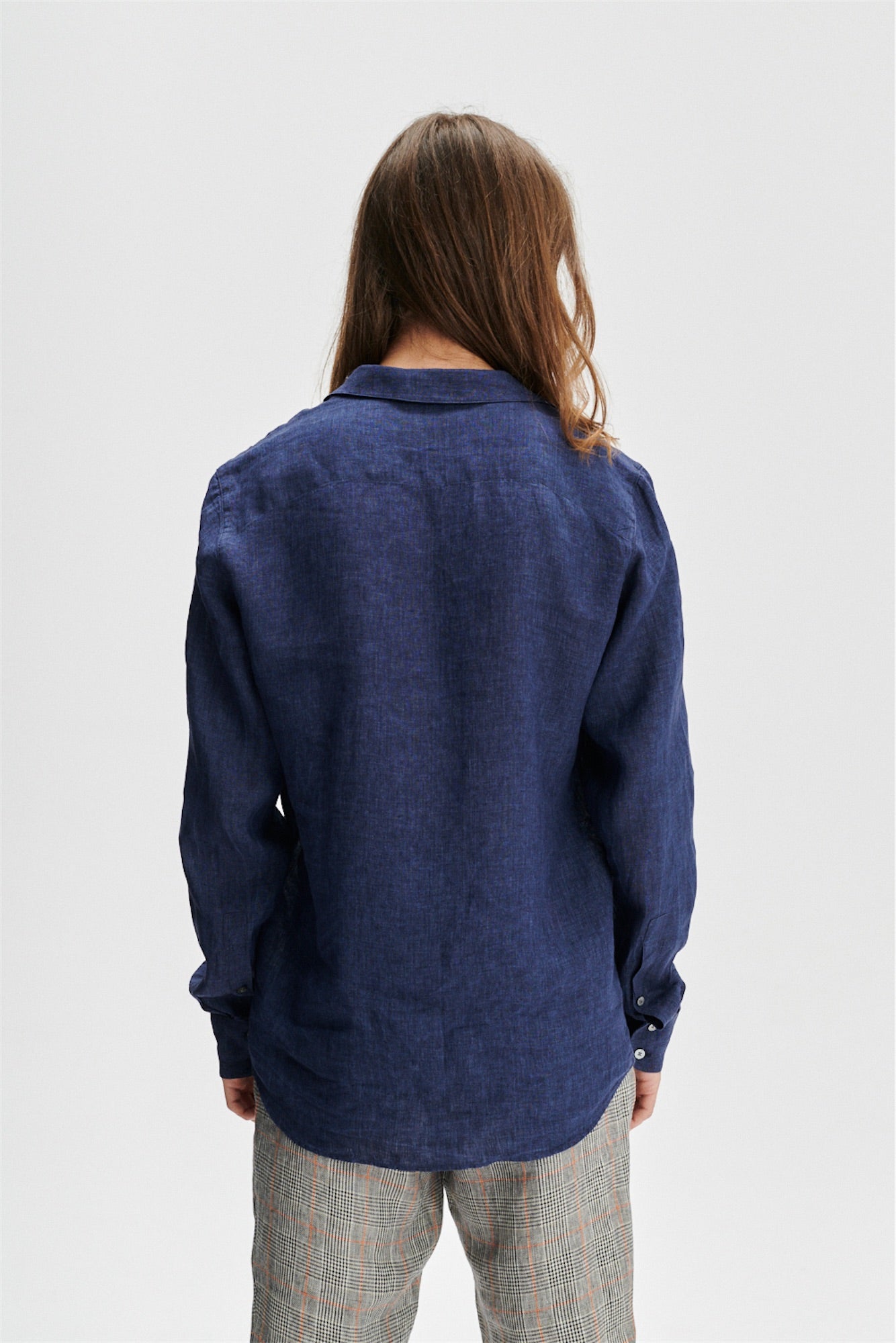 Feel Good Shirt in a Navy Blue Italian Linen