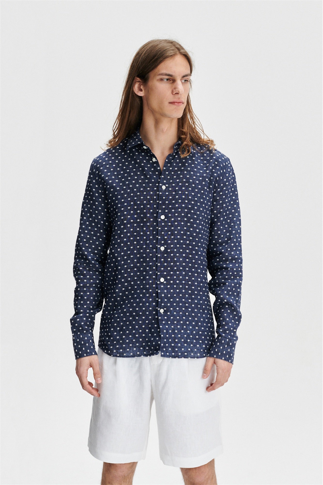 Feel Good Shirt in a Navy Dotted Delavé Italian Linen