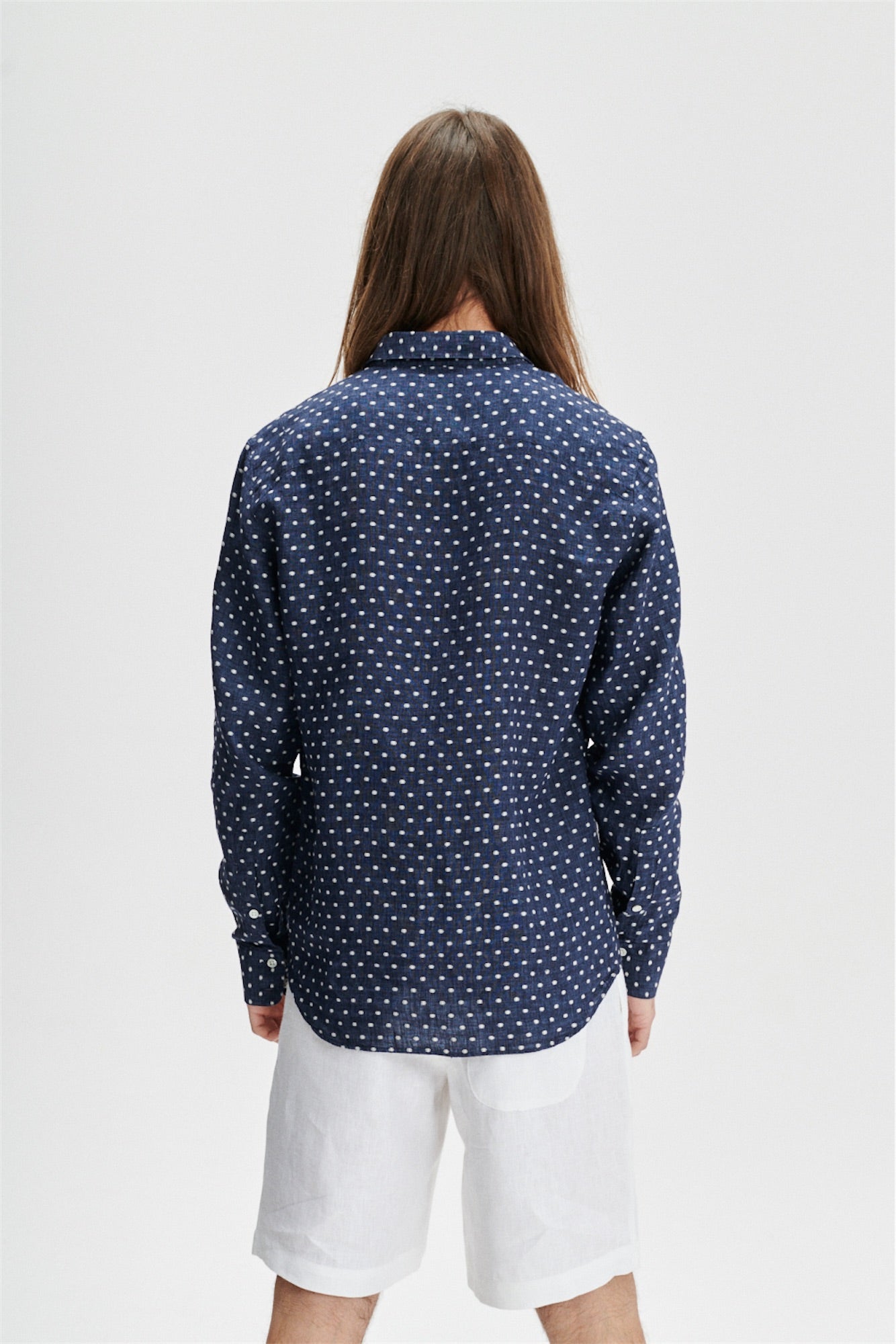 Feel Good Shirt in a Navy Dotted Delavé Italian Linen