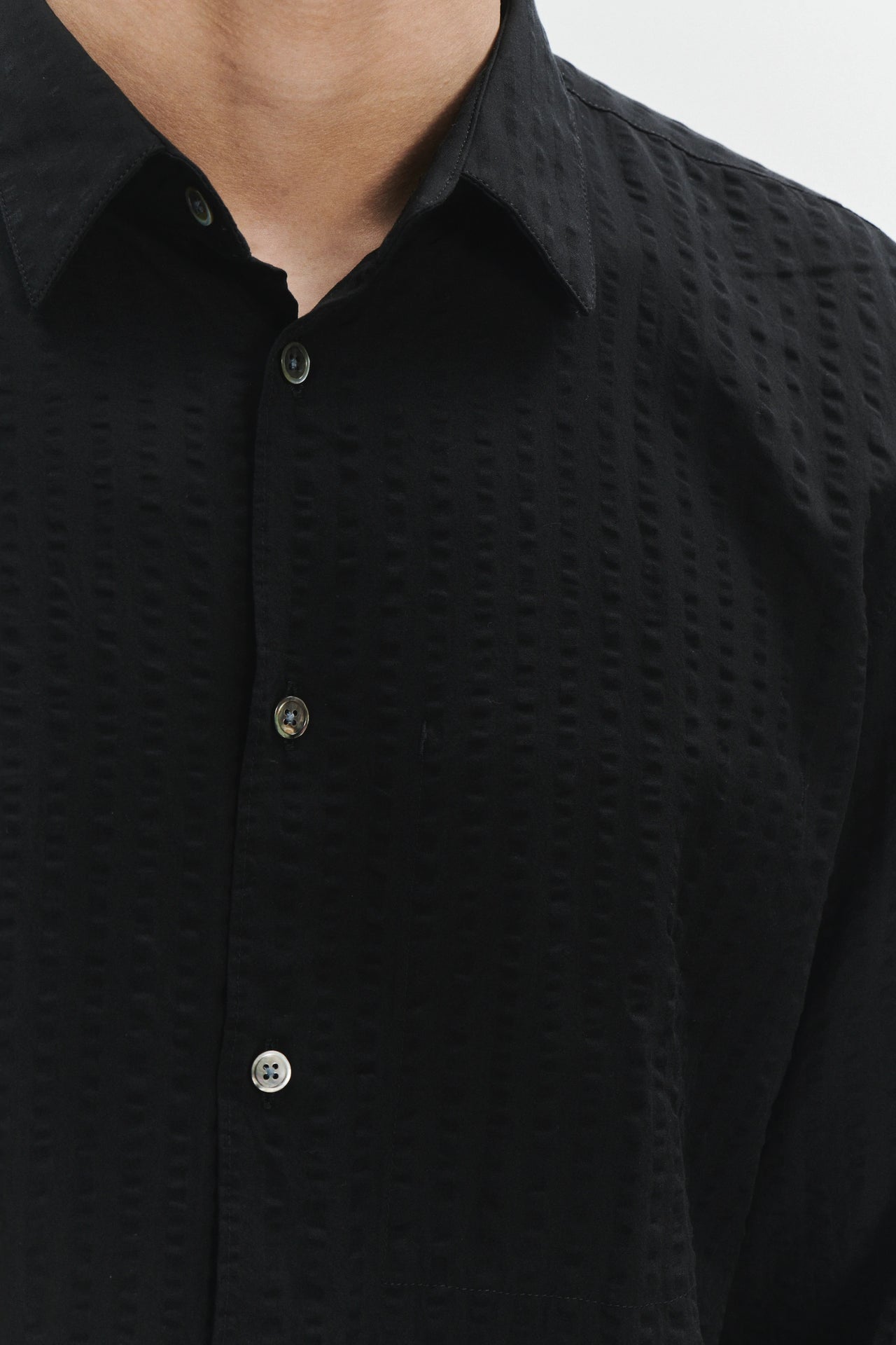 Feel Good Shirt in a Black Fine Portuguese Lyocell Seersucker