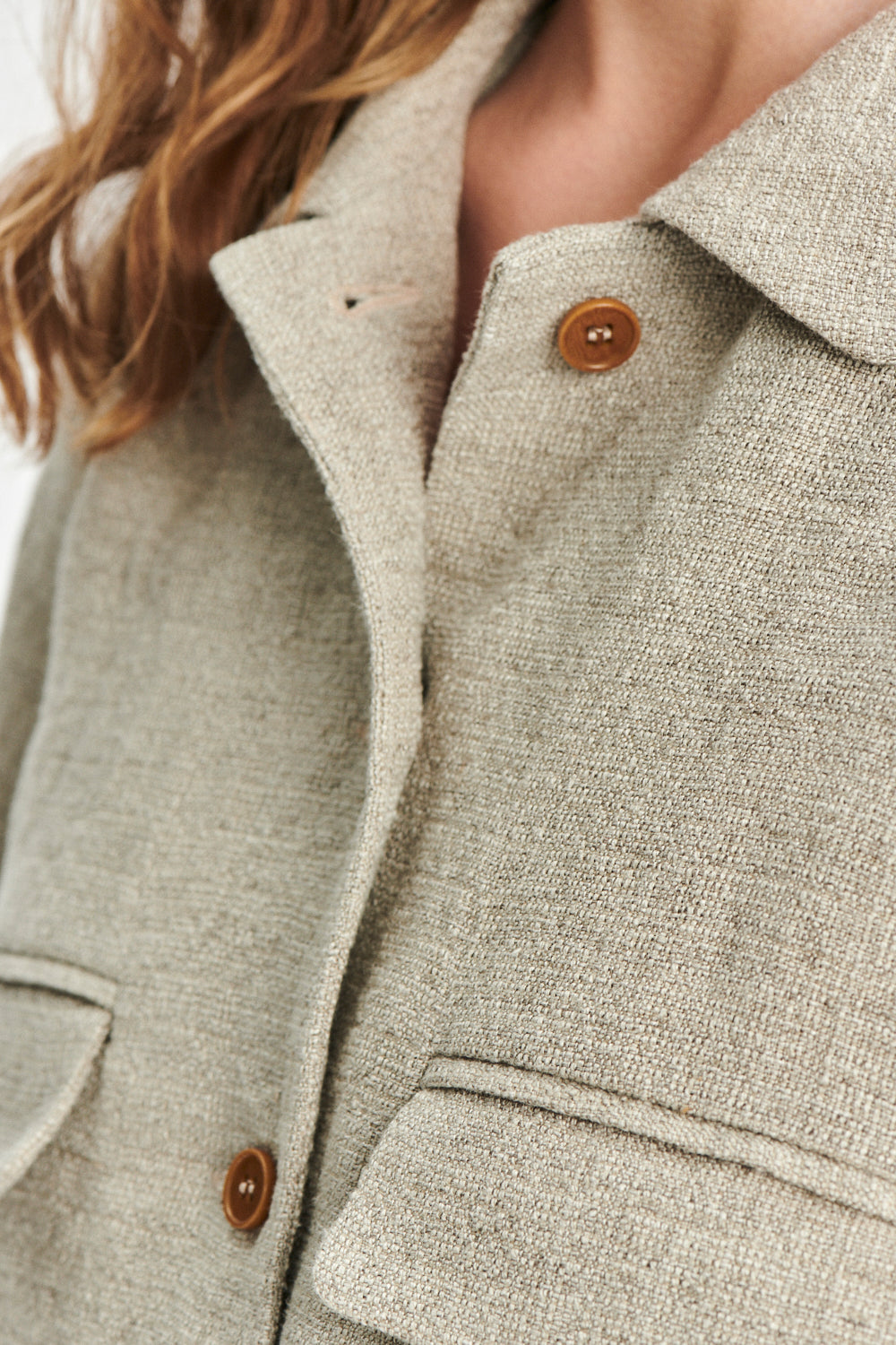 Cropped Jacket in a Beige Fluid and Structured Italian Linen Crepe