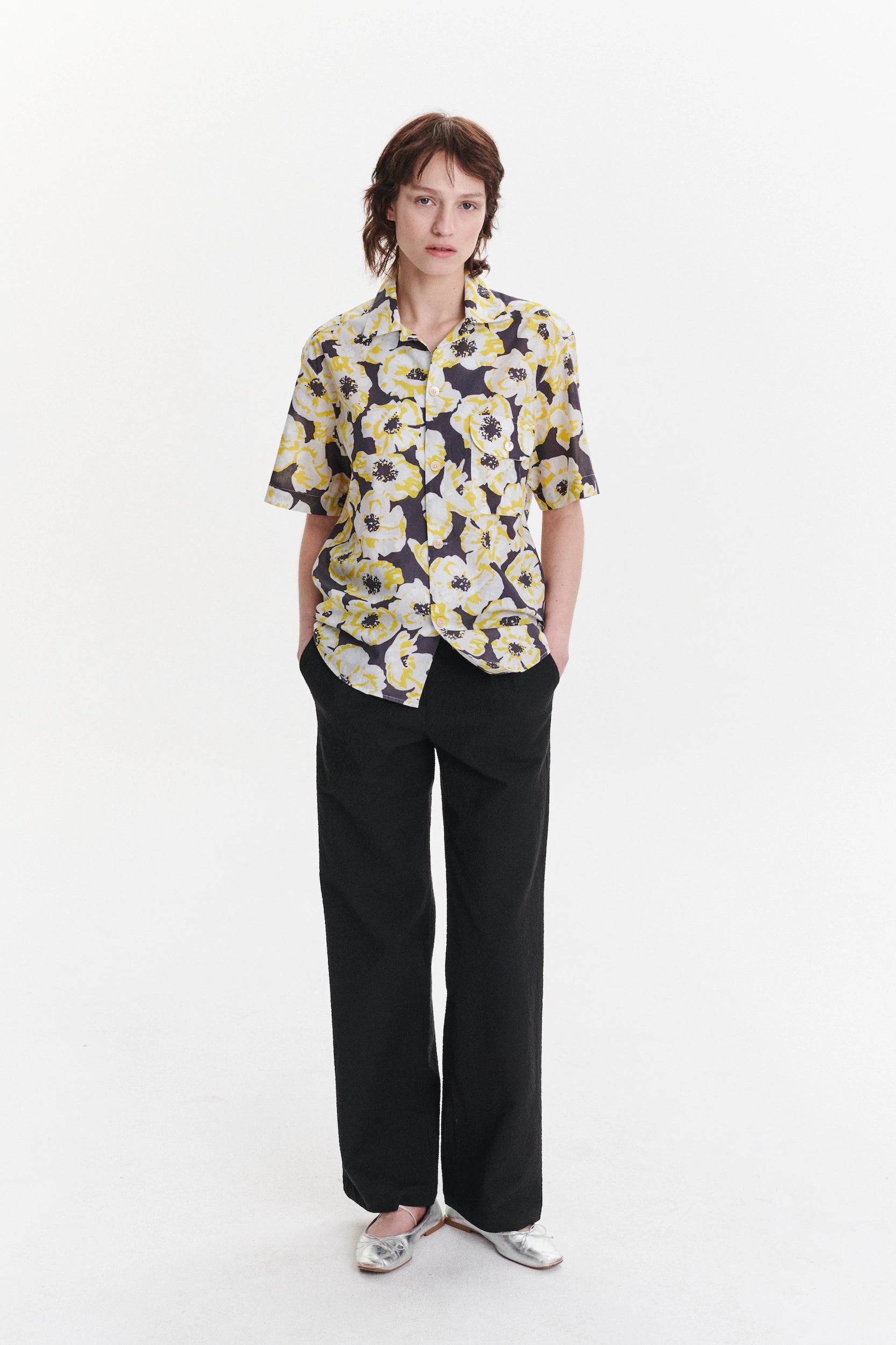 Women's Trousers in a Black Italian Cotton and Linen Soft Seersucker