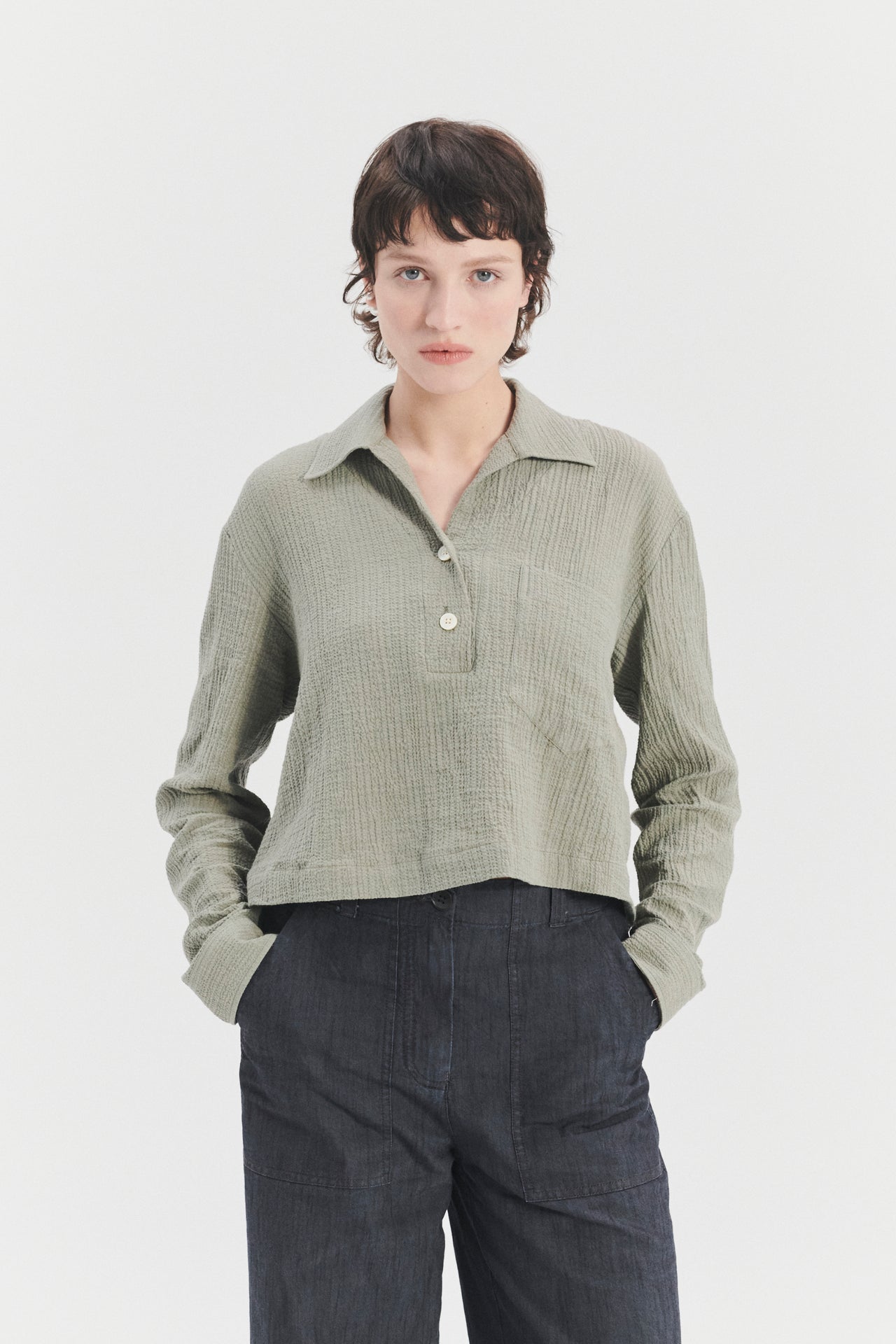 Cropped Pop-Over Shirt in Cotton and Cashmere Seersucker