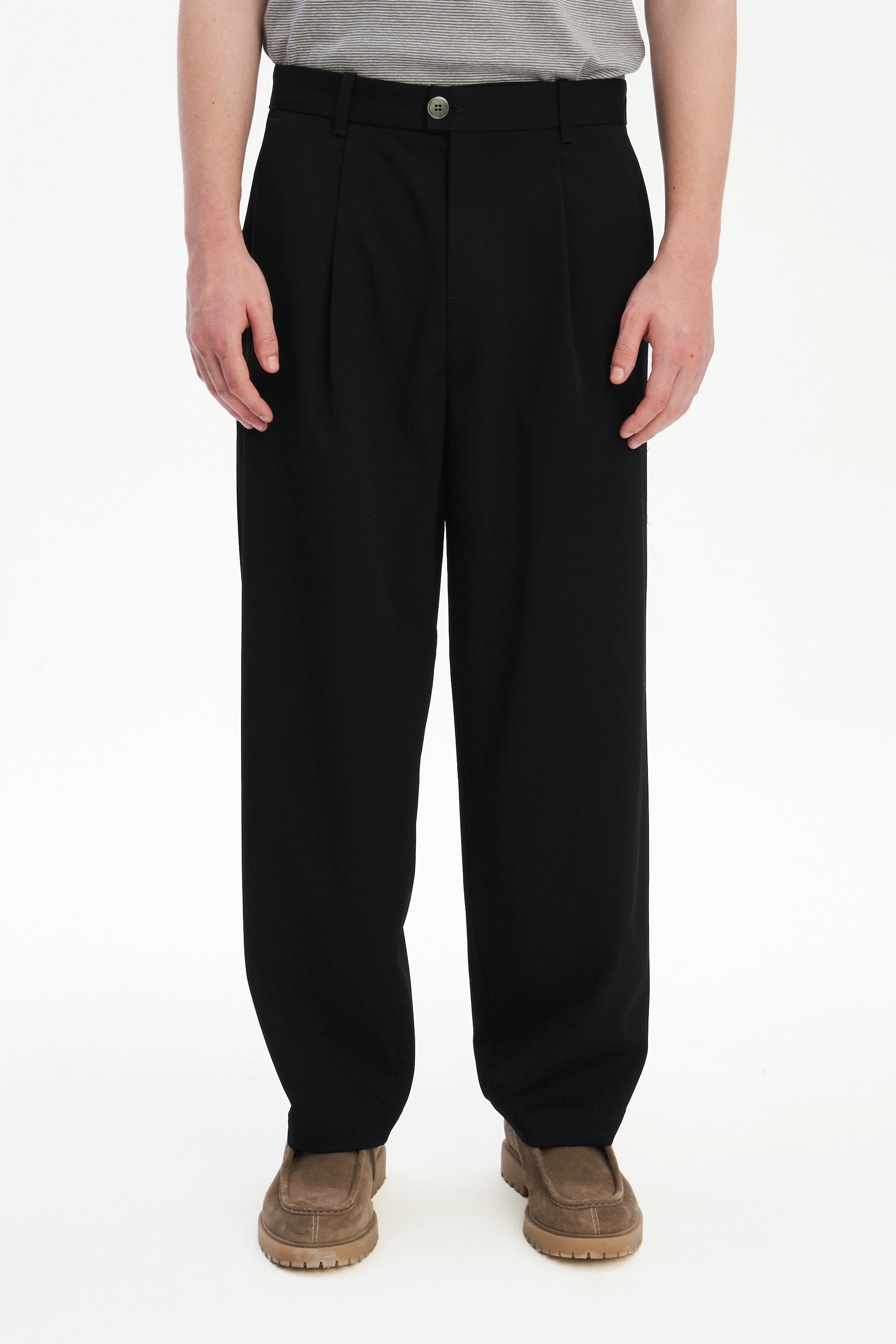 Cropped Trousers in the Finest Italian Black Wool
