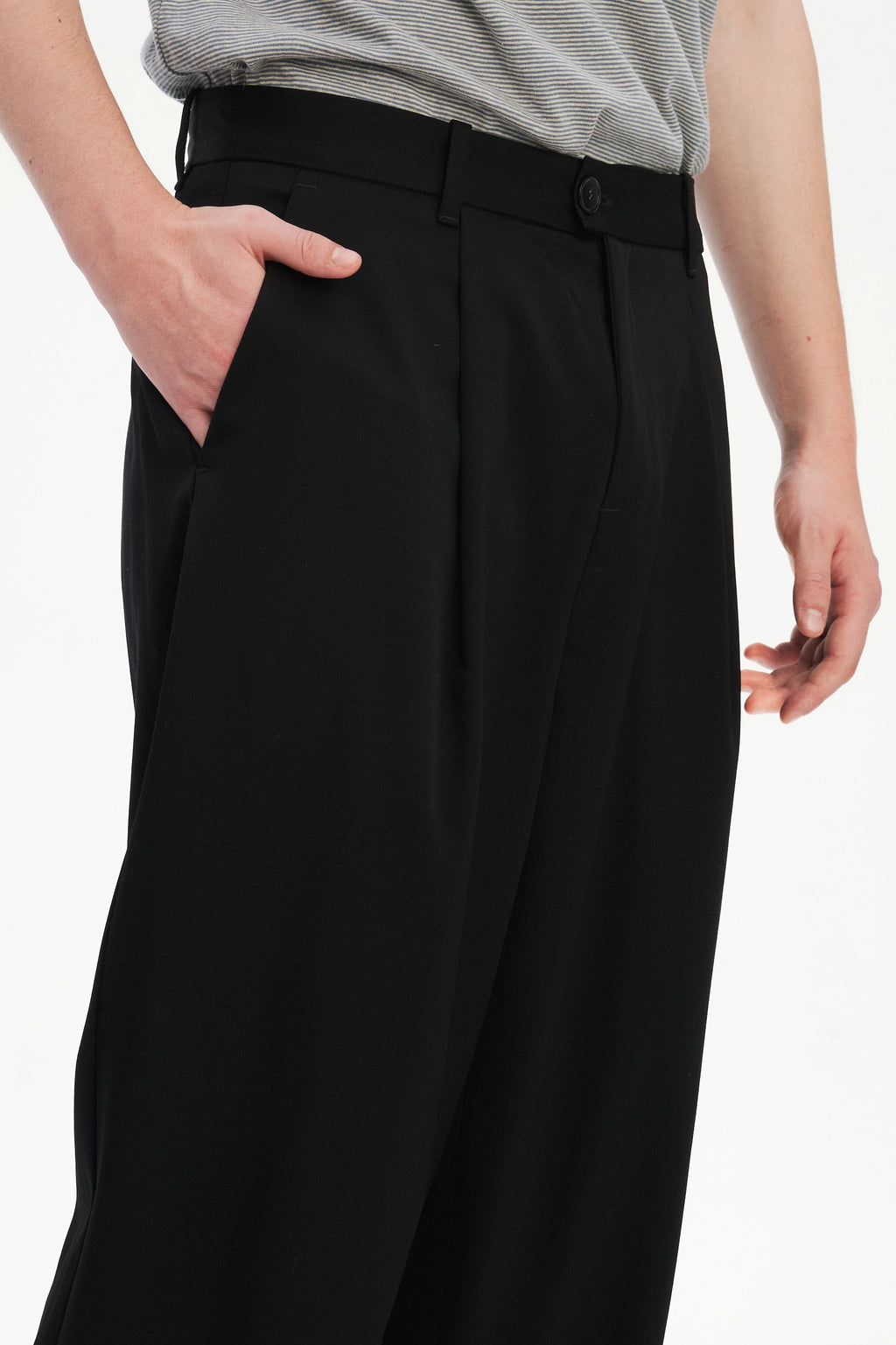 Cropped Trousers in the Finest Italian Black Wool