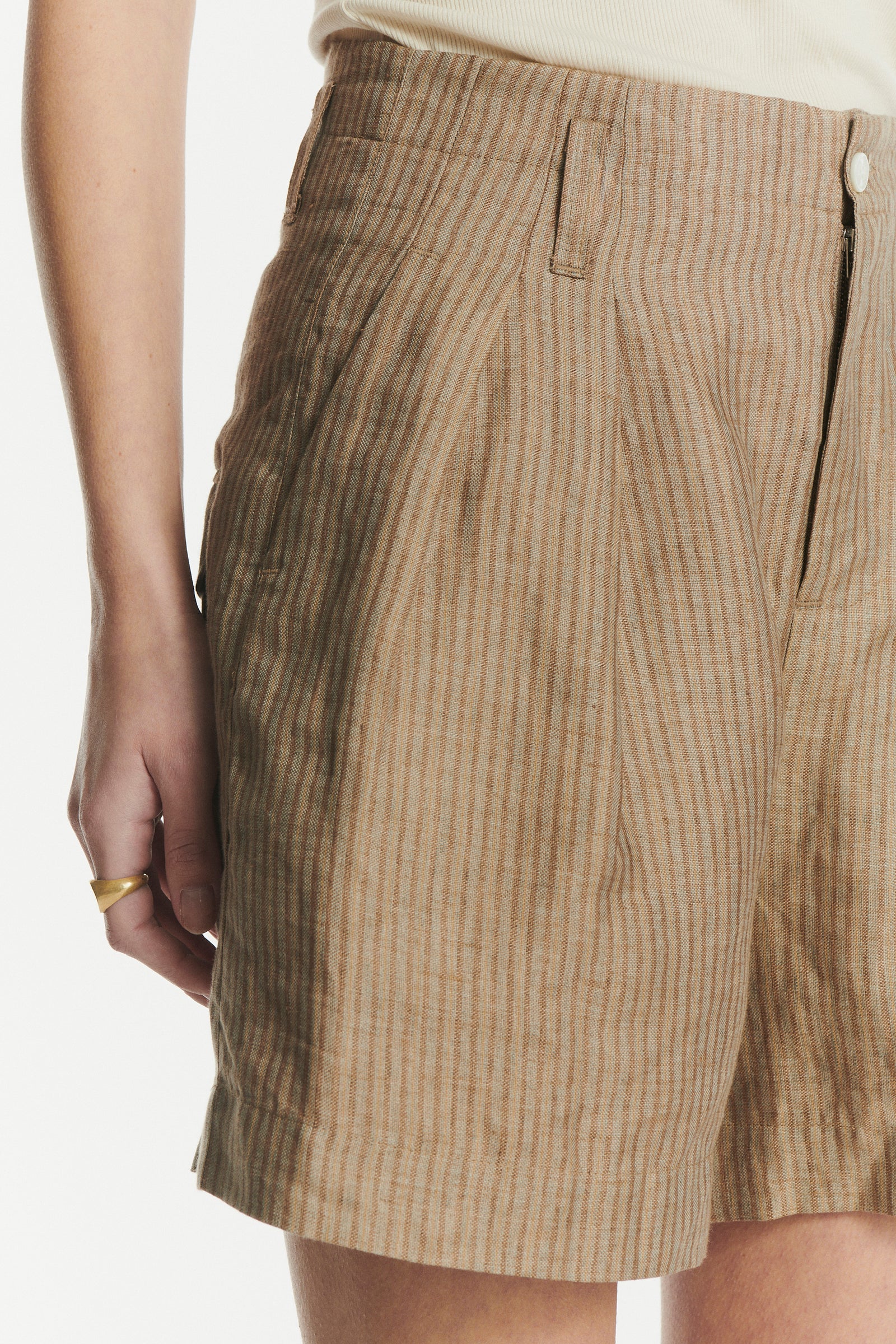 Shorts in a Light Brown Striped Fine Fluid Italian Traceable Linen