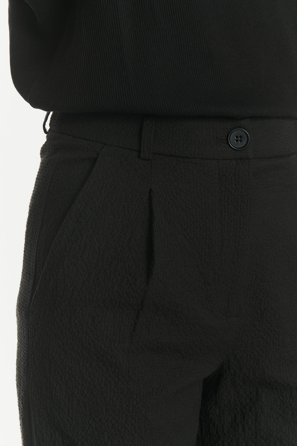 Women's Trousers in a Black Italian Cotton and Linen Seersucker