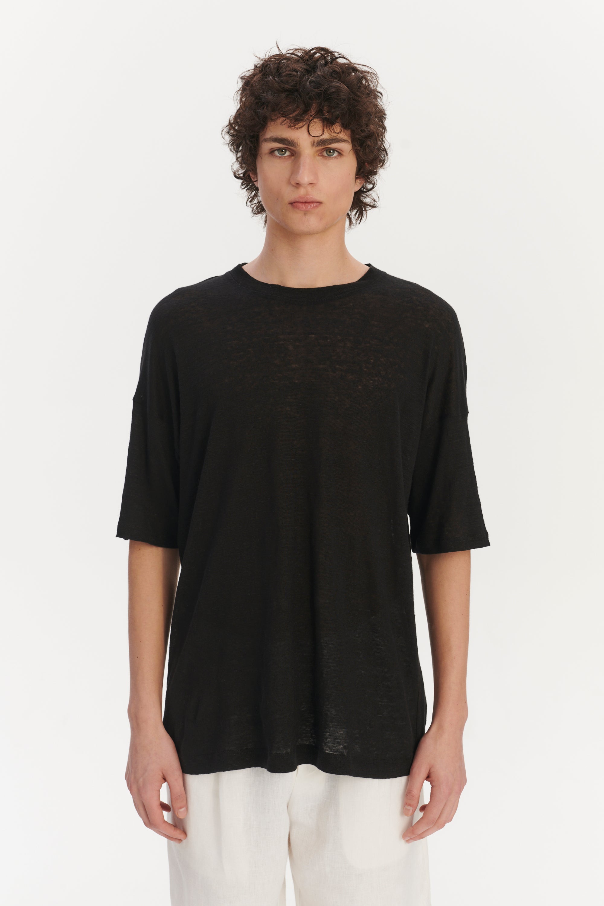 T-Shirt in a Black Lithuanian airy Linen Jersey