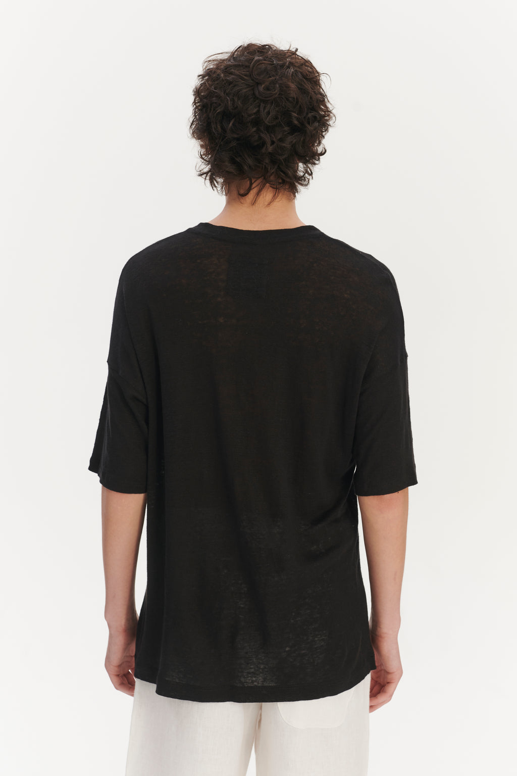 T-Shirt in a Black Lithuanian airy Linen Jersey