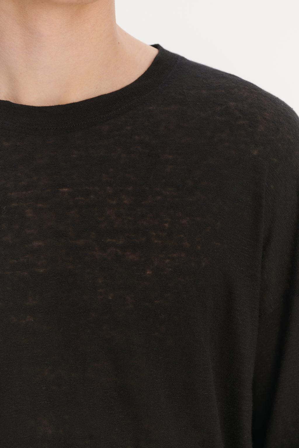 T-Shirt in a Black Lithuanian airy Linen Jersey
