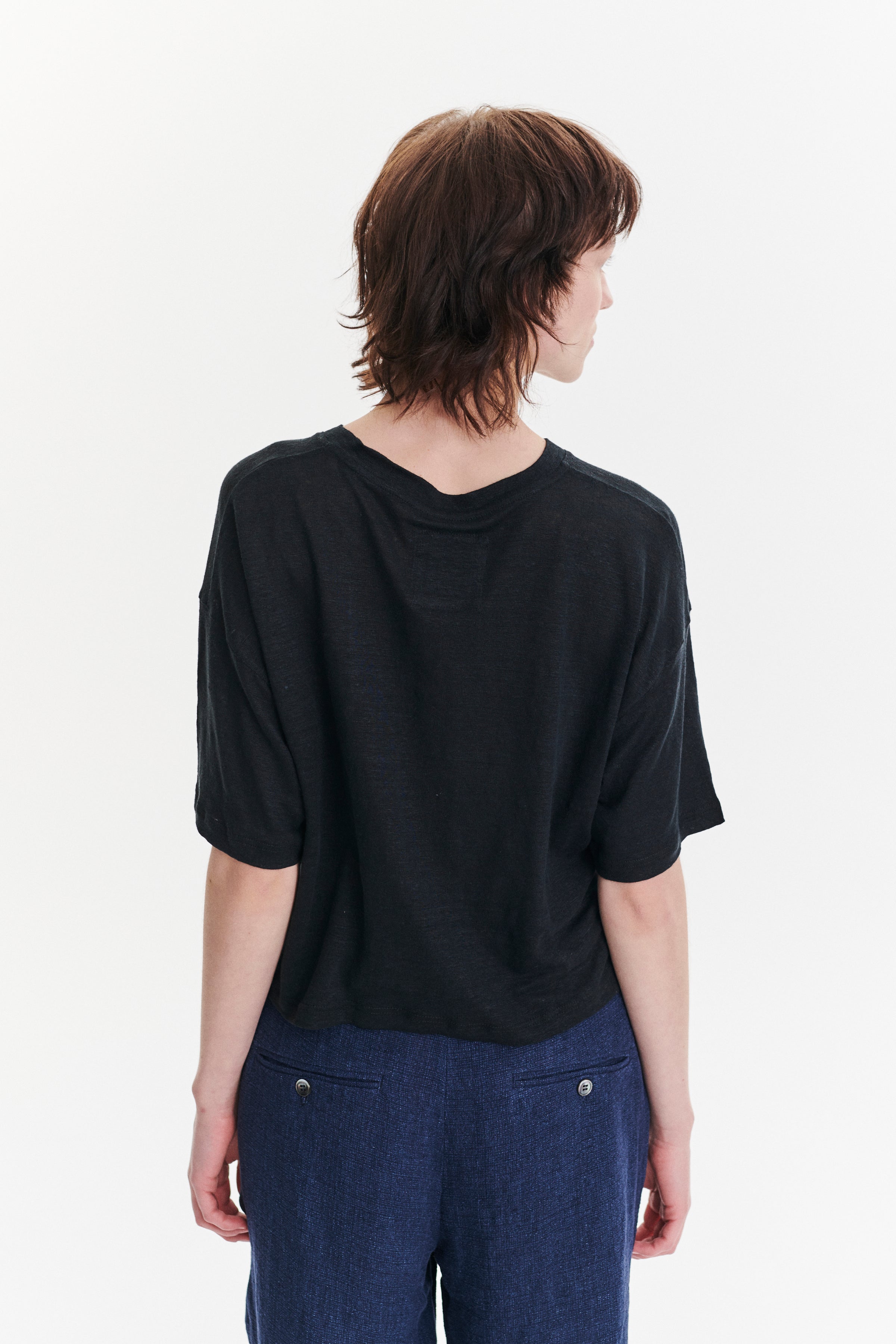 T-shirt in the Finest Airy Black Lithuanian Pure Linen Jersey