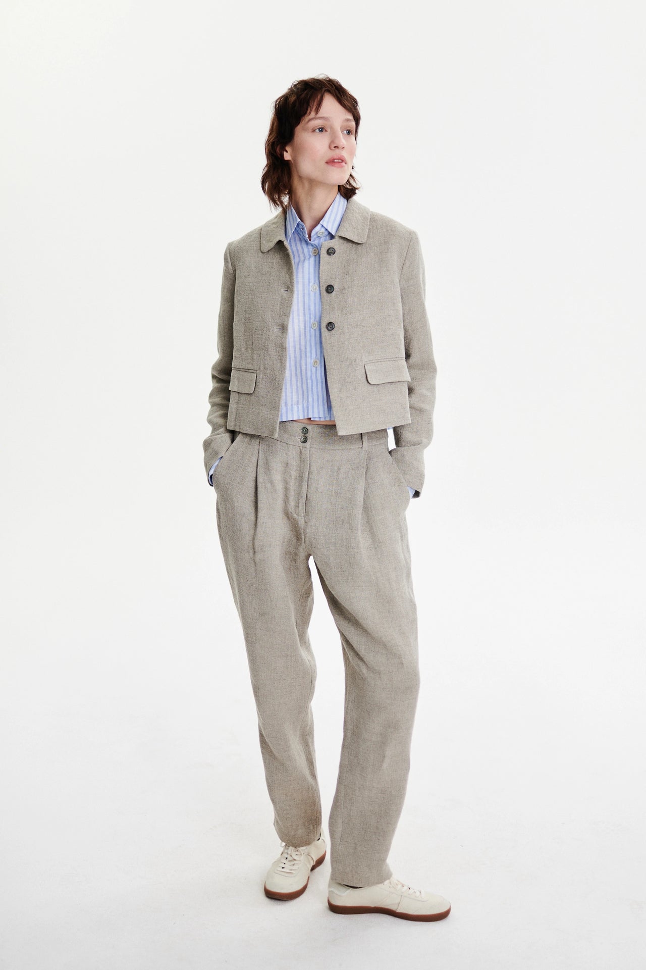 Trousers in a Beige Fluid and Structured Italian Linen Crepe