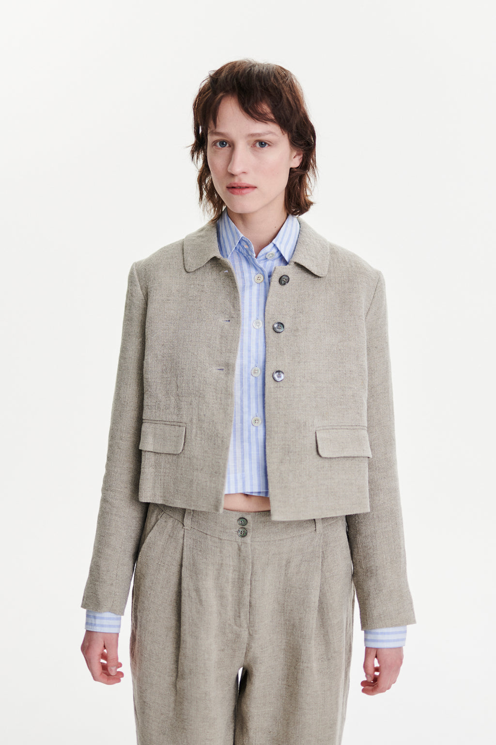 Cropped Jacket in a Beige Fluid and Structured Italian Linen Crepe