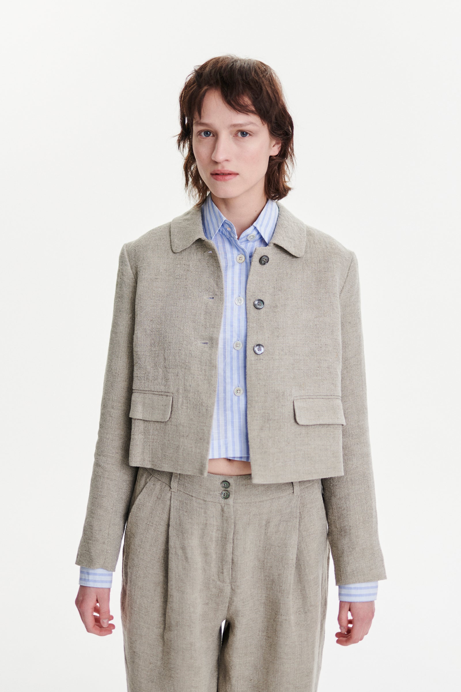 Relaxed Cropped Jacket in a Beige Fluid and Structured Italian Linen Crepe