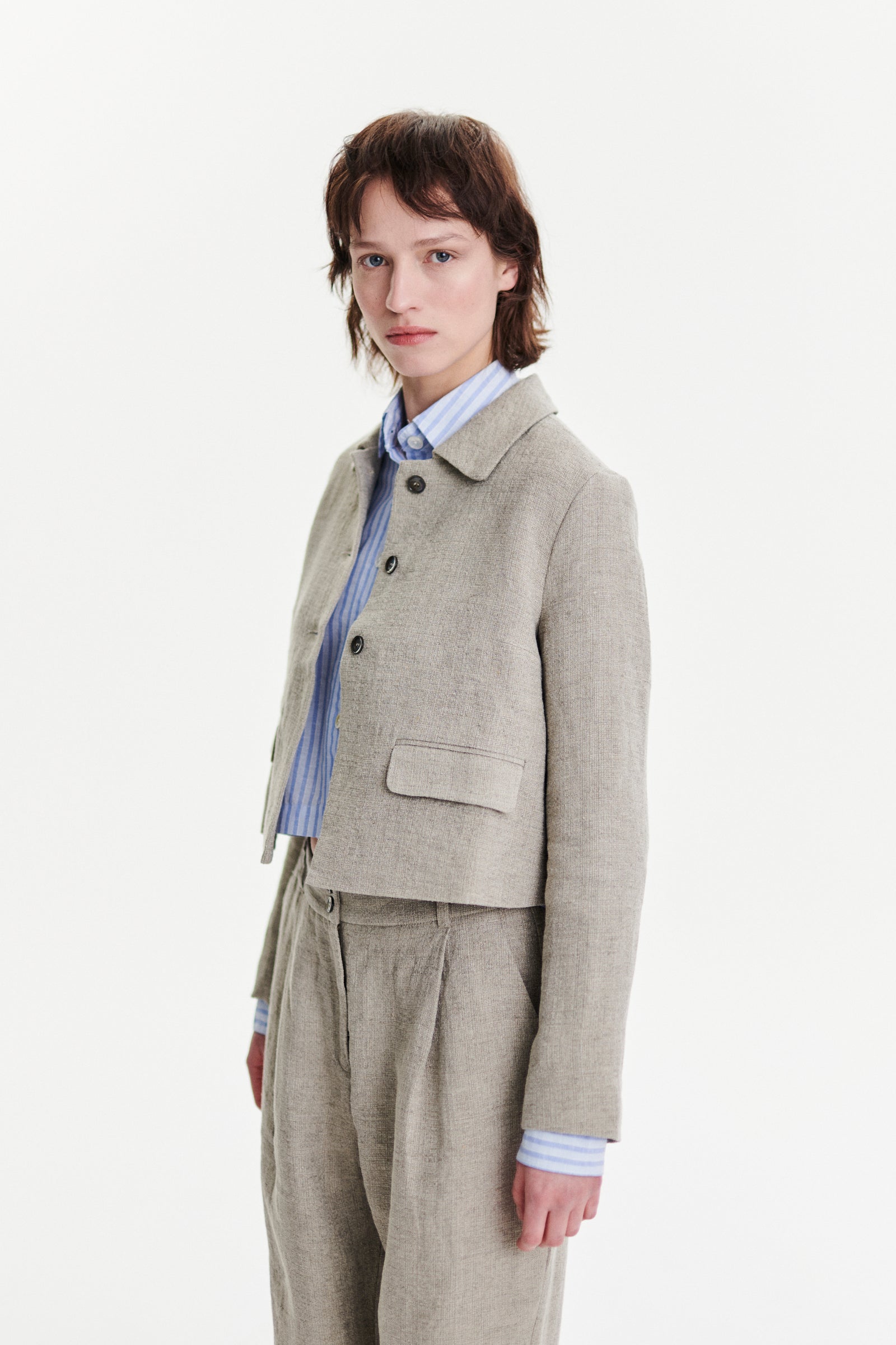 Relaxed Cropped Jacket in a Beige Fluid and Structured Italian Linen Crepe