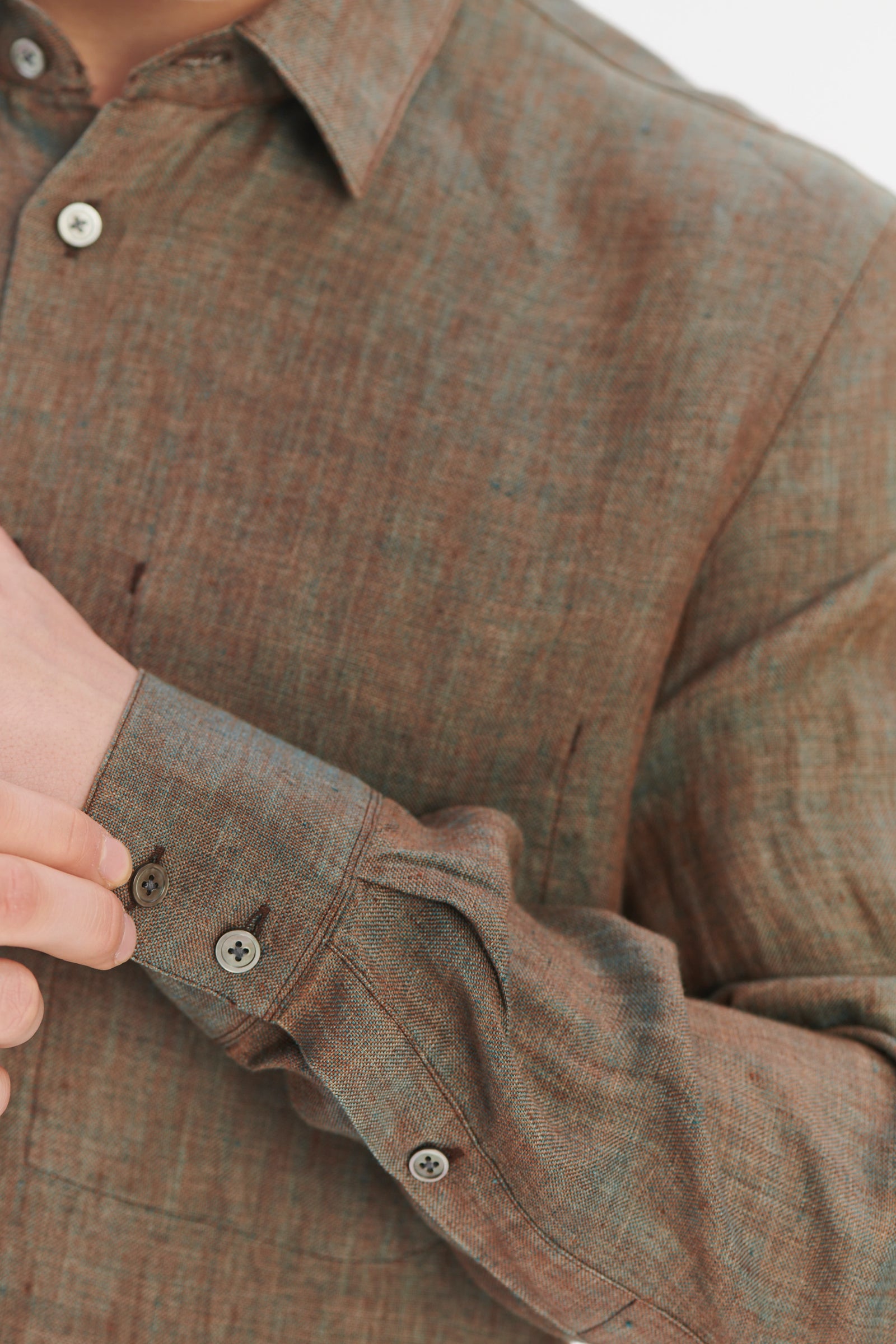 Feel Good Shirt in a Brown Changeant Italian Linen