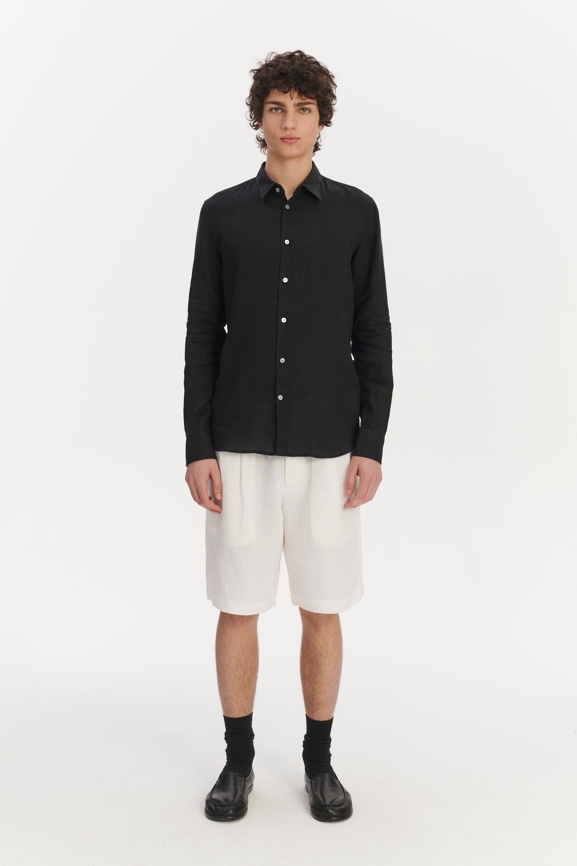 Feel Good Shirt in a Soft and Airy Black Portuguese Linen