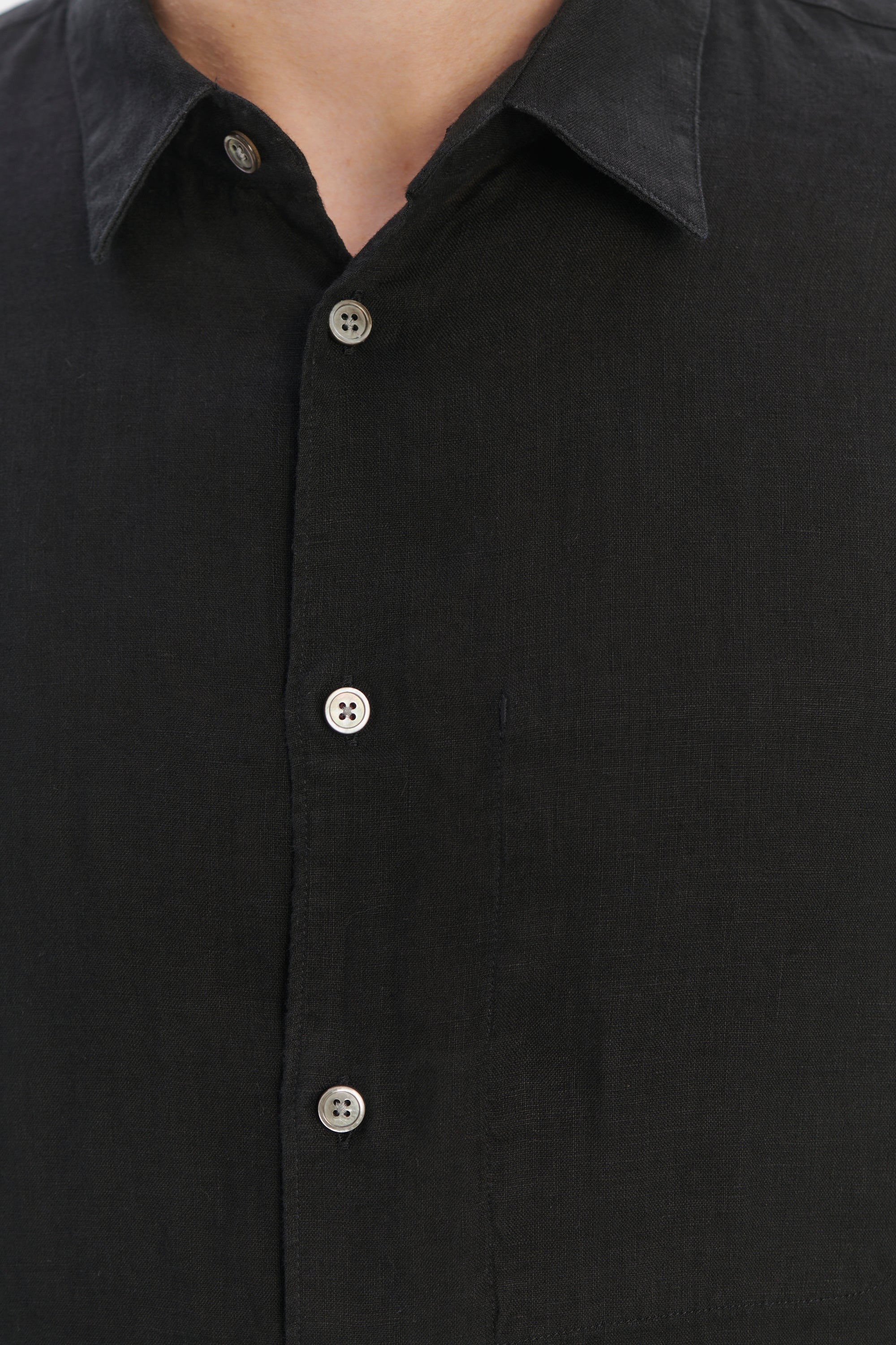 Feel Good Shirt in a Soft and Airy Black Portuguese Linen