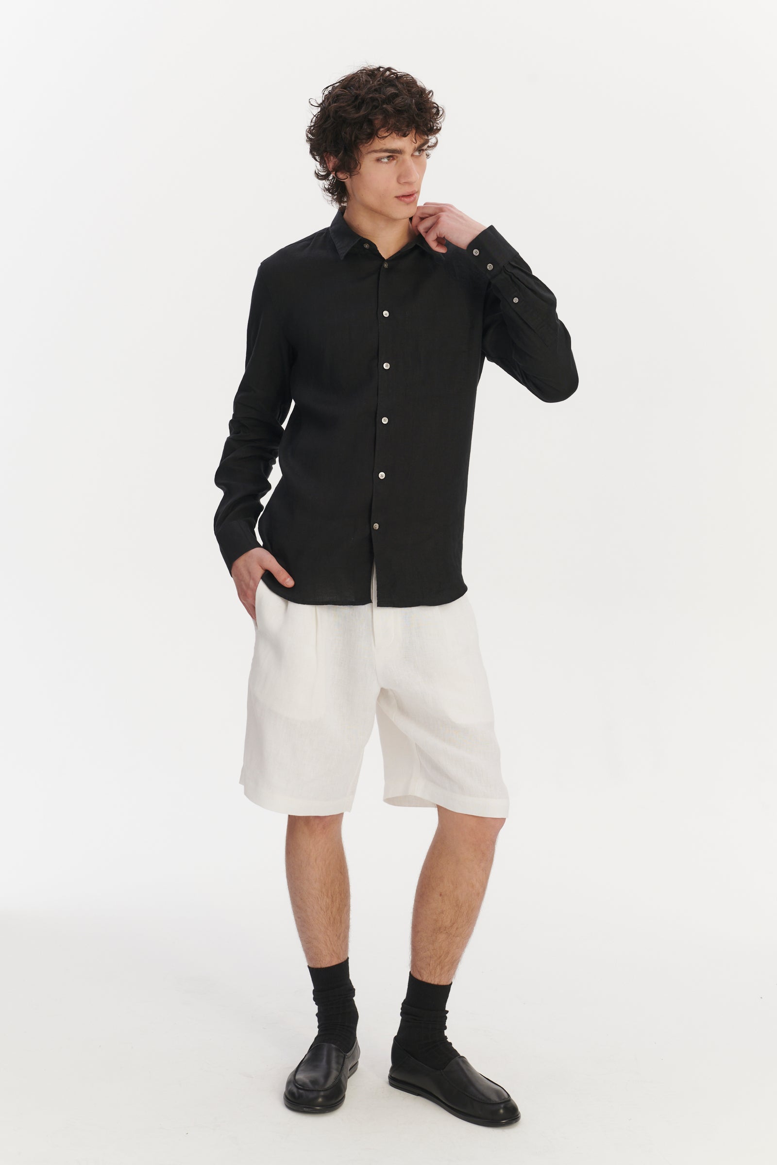 Feel Good Shirt in a Soft and Airy Black Portuguese Linen