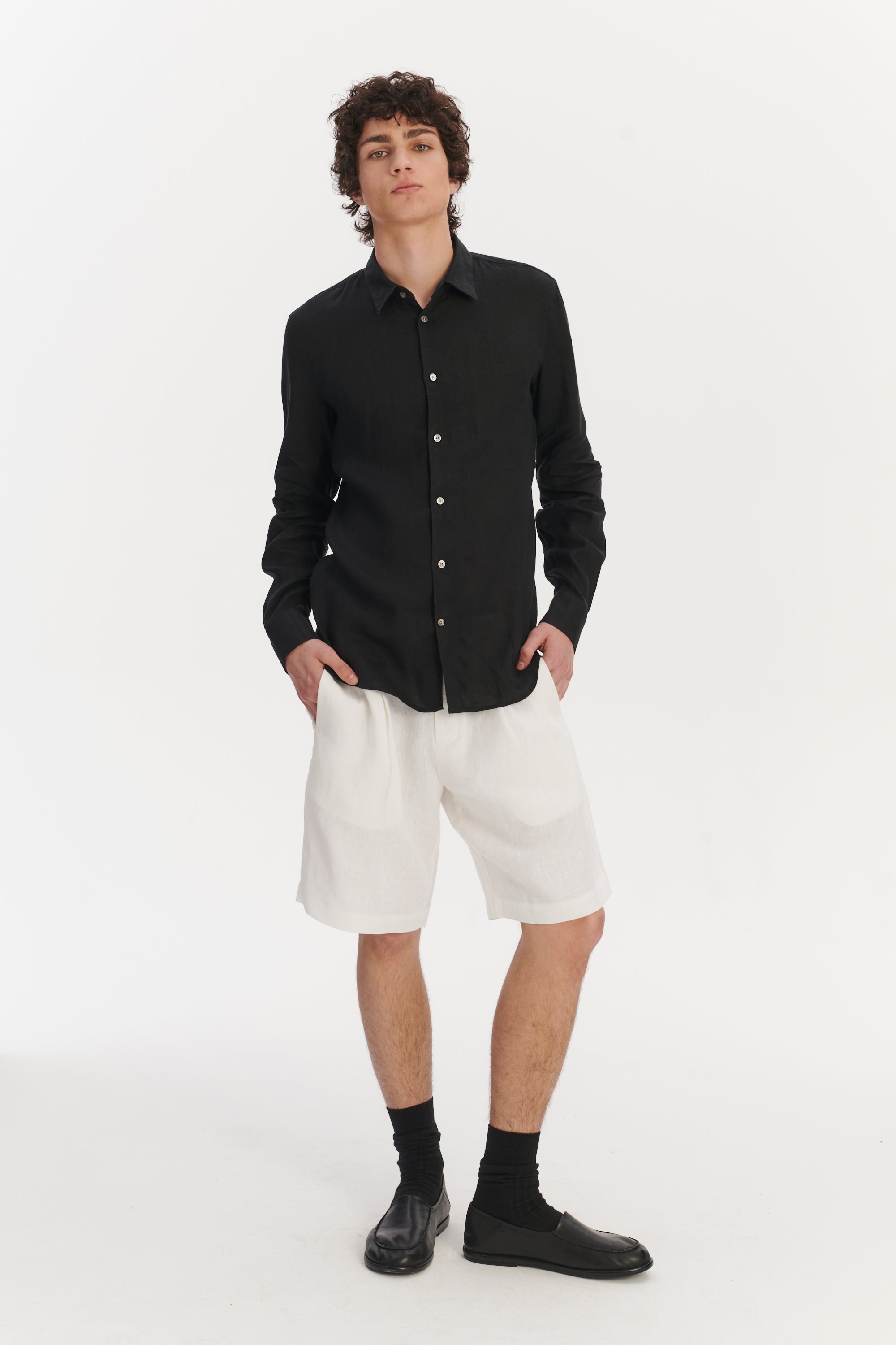 Feel Good Shirt in a Soft and Airy Black Portuguese Linen