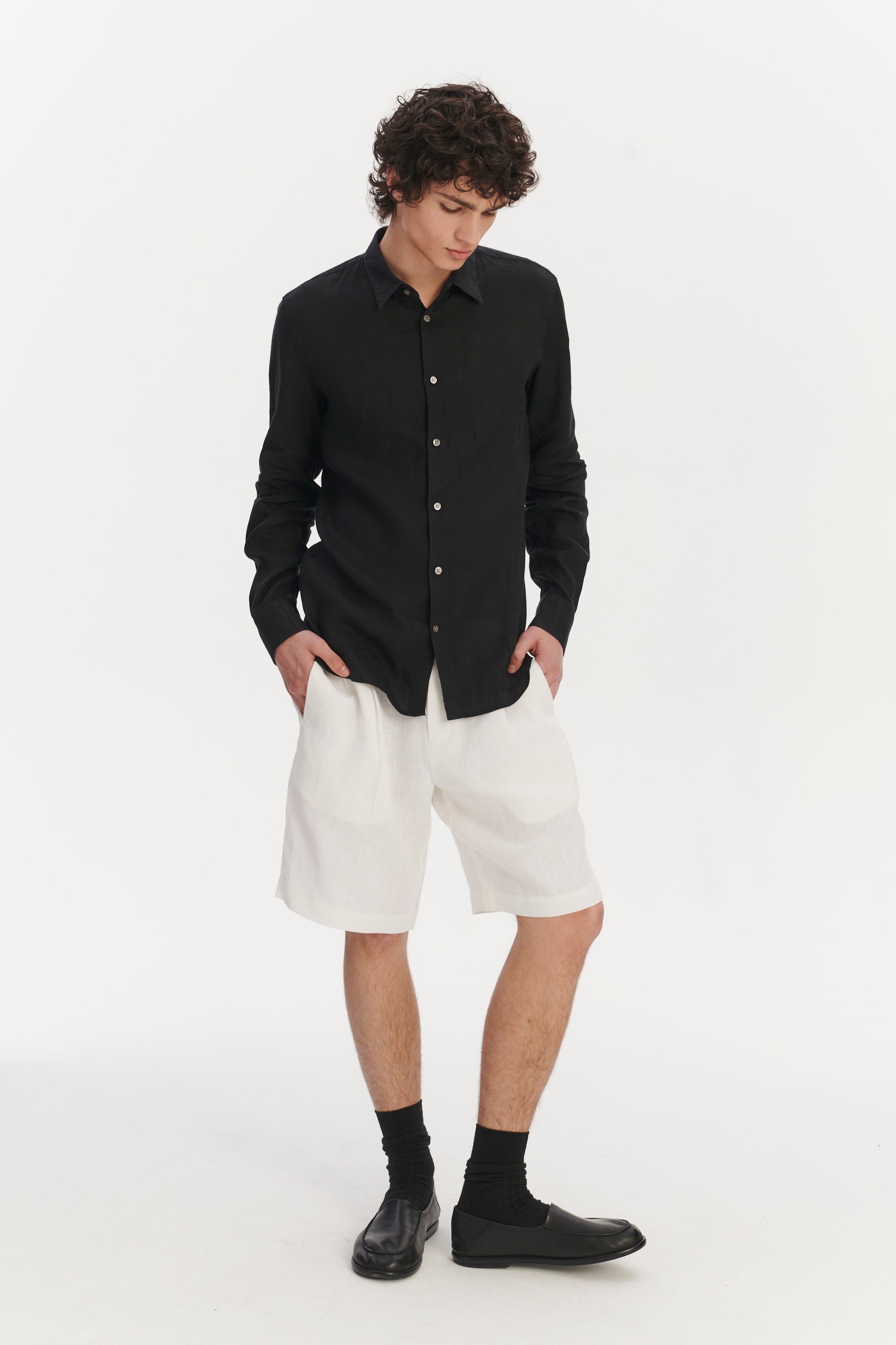 Feel Good Shirt in a Soft and Airy Black Portuguese Linen