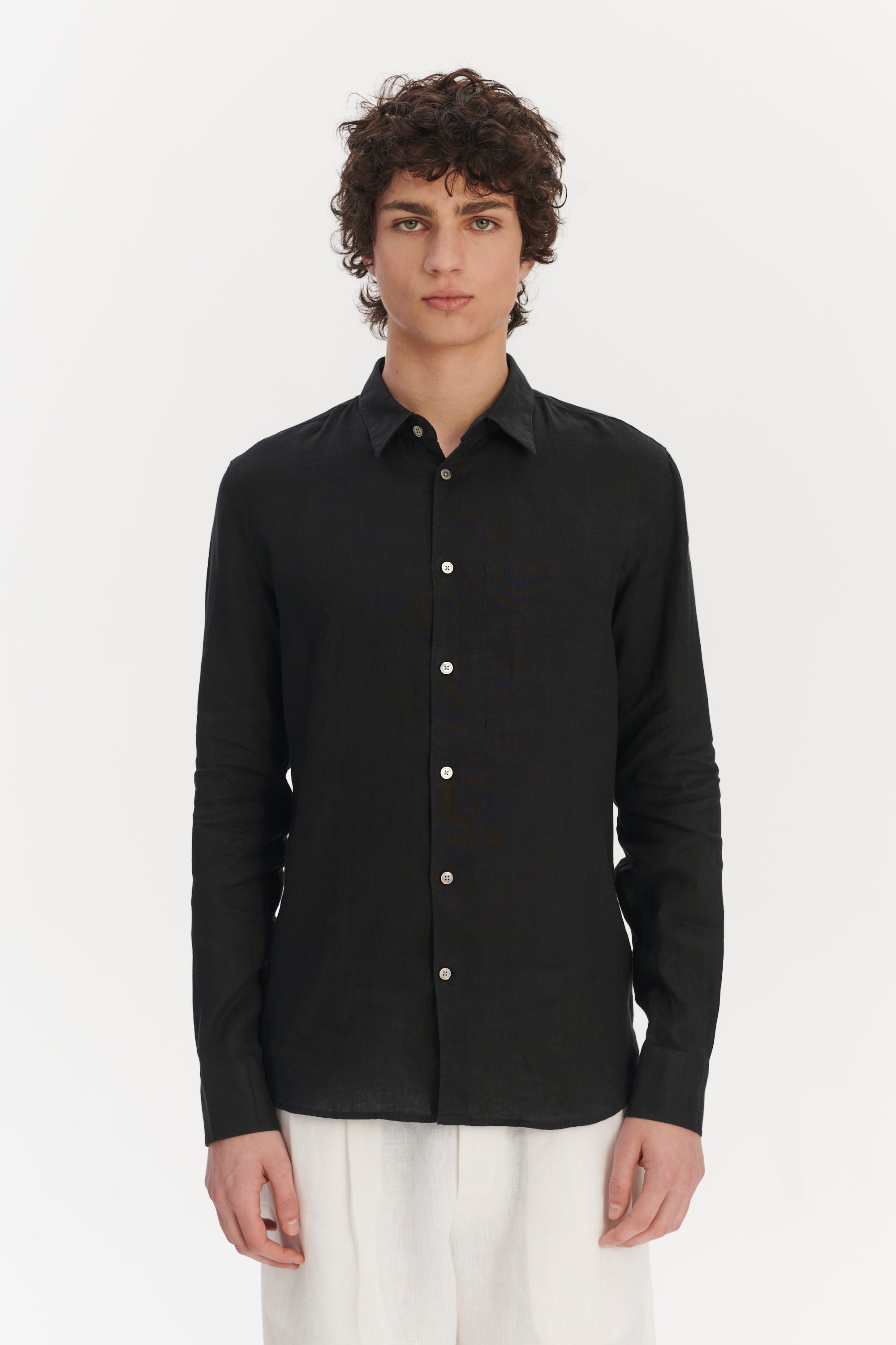 Feel Good Shirt in a Soft and Airy Black Portuguese Linen