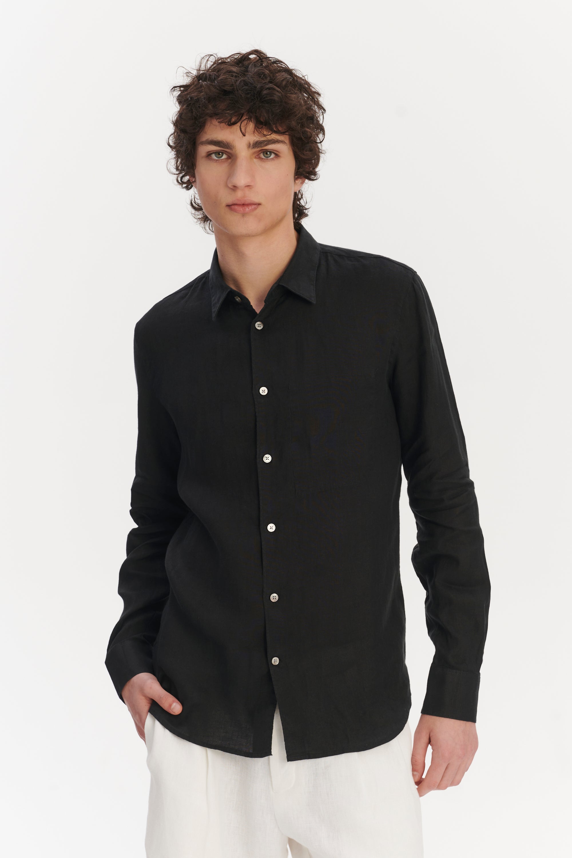 Feel Good Shirt in a Soft and Airy Black Portuguese Linen