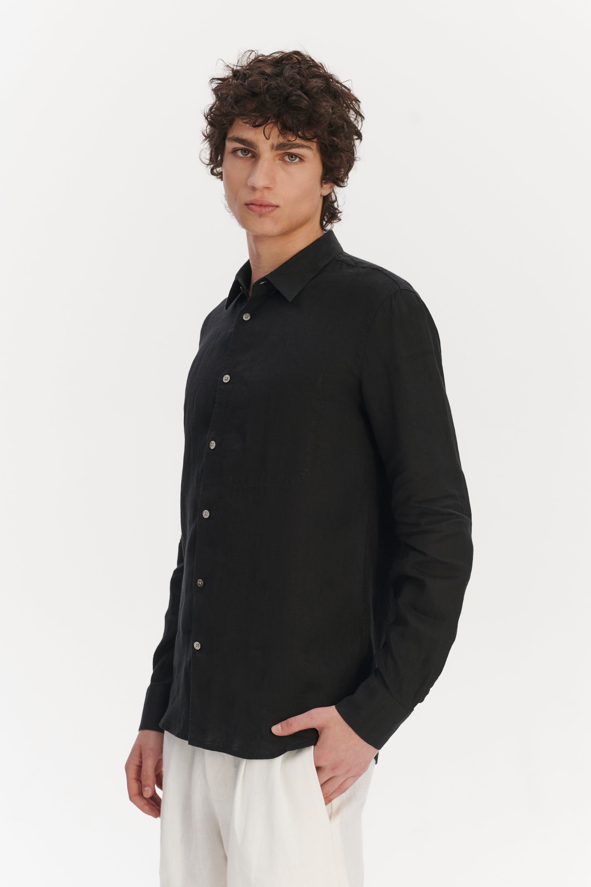 Feel Good Shirt in a Soft and Airy Black Portuguese Linen