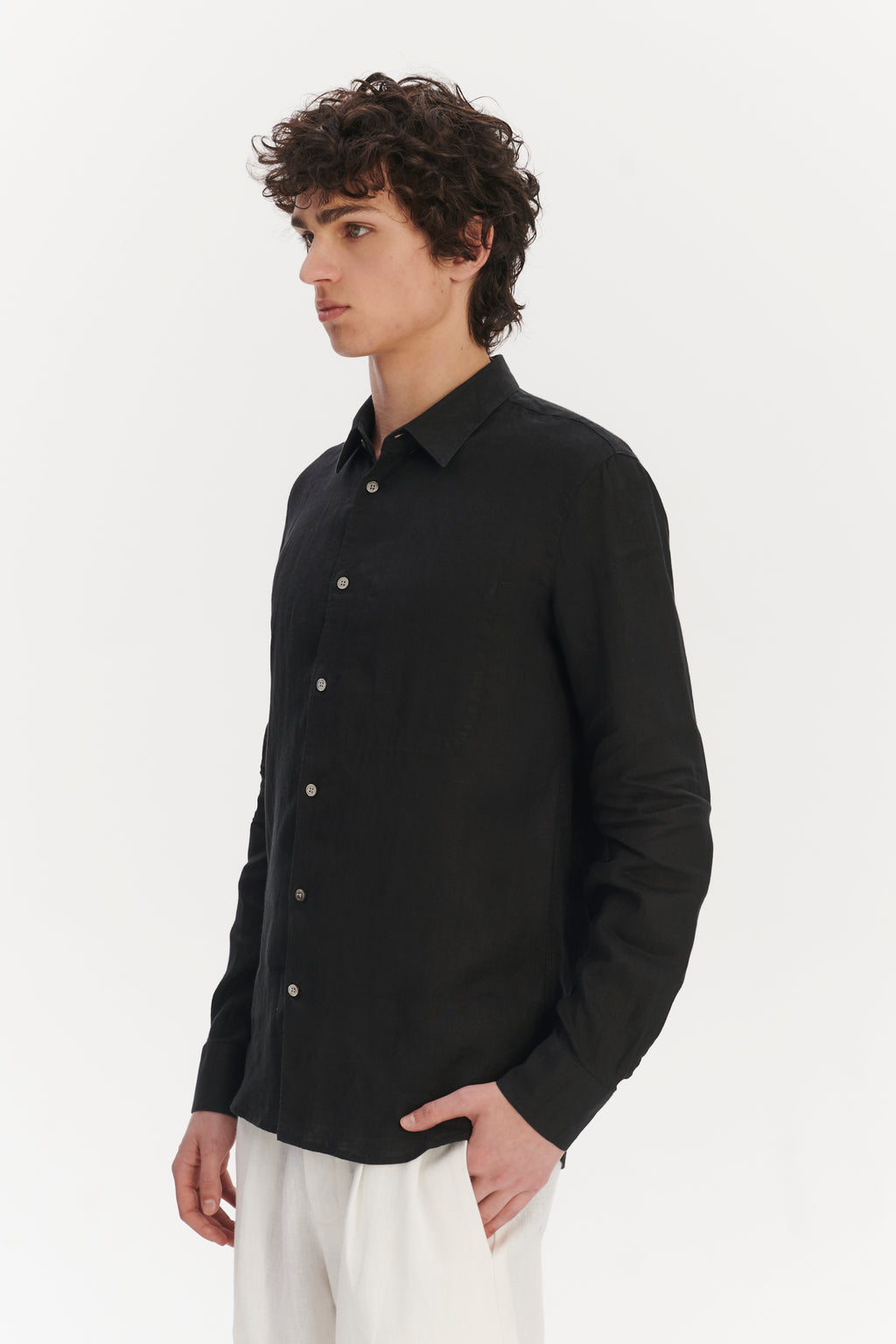 Feel Good Shirt in a Soft and Airy Black Portuguese Linen