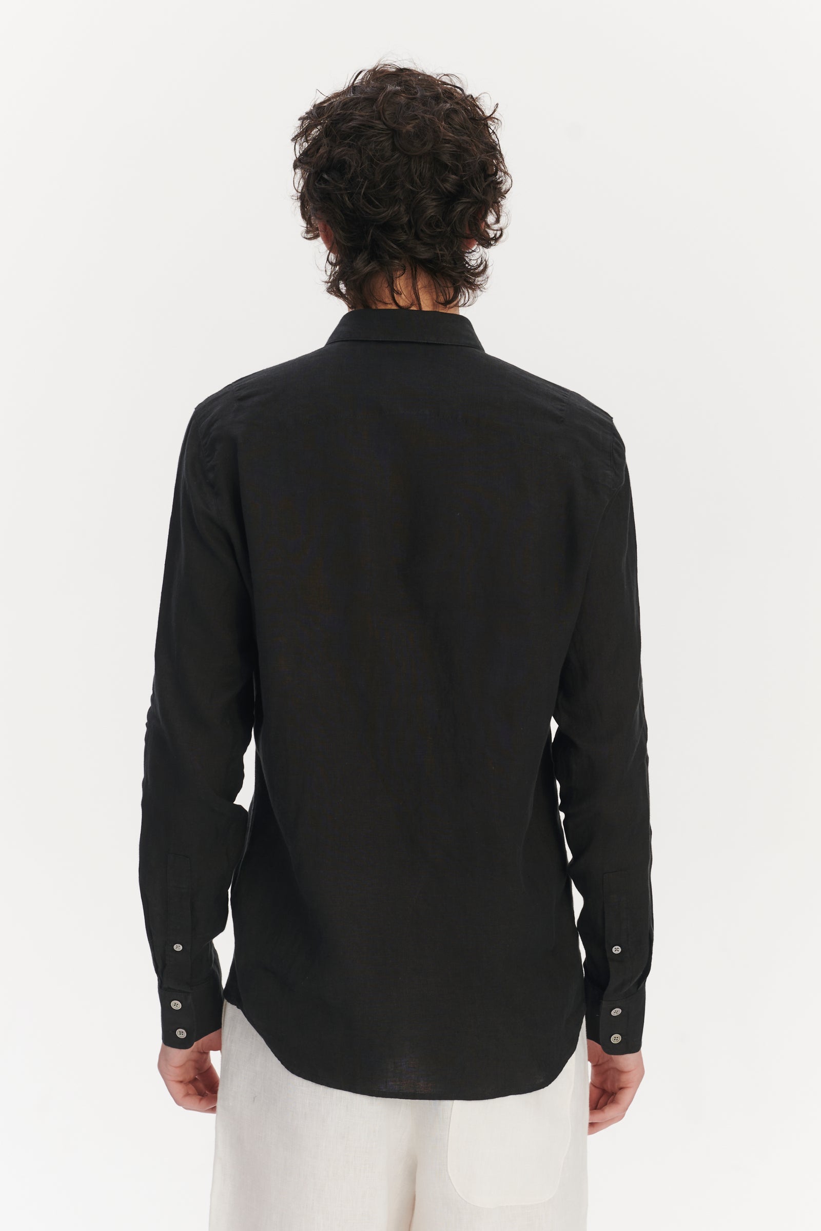 Feel Good Shirt in a Soft and Airy Black Portuguese Linen