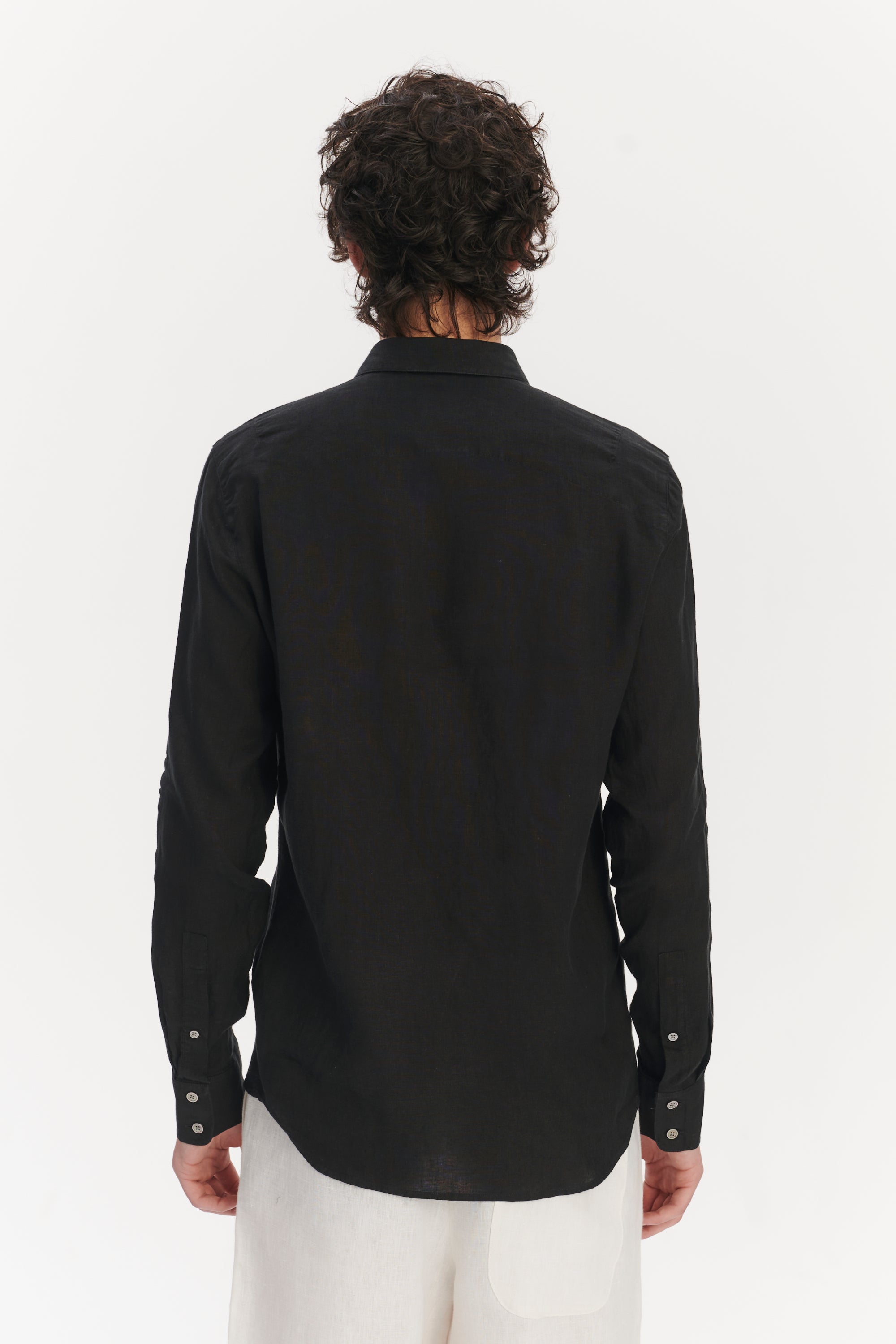 Feel Good Shirt in a Soft and Airy Black Portuguese Linen