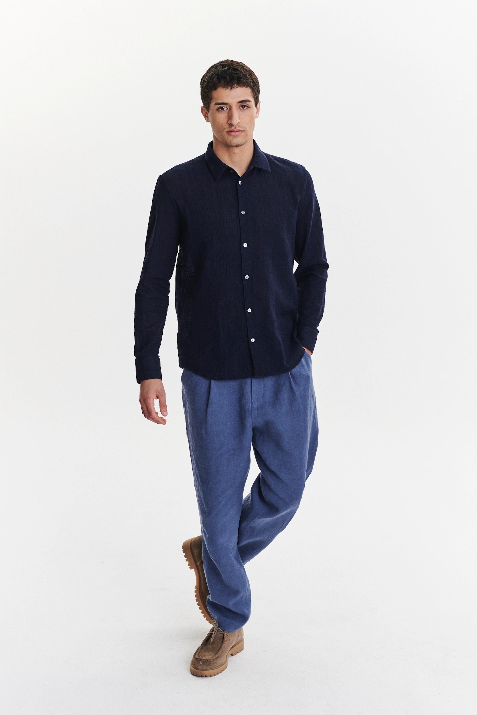 feel-good-shirt-in-a-dark-navy-light-structural-portuguese-cotton