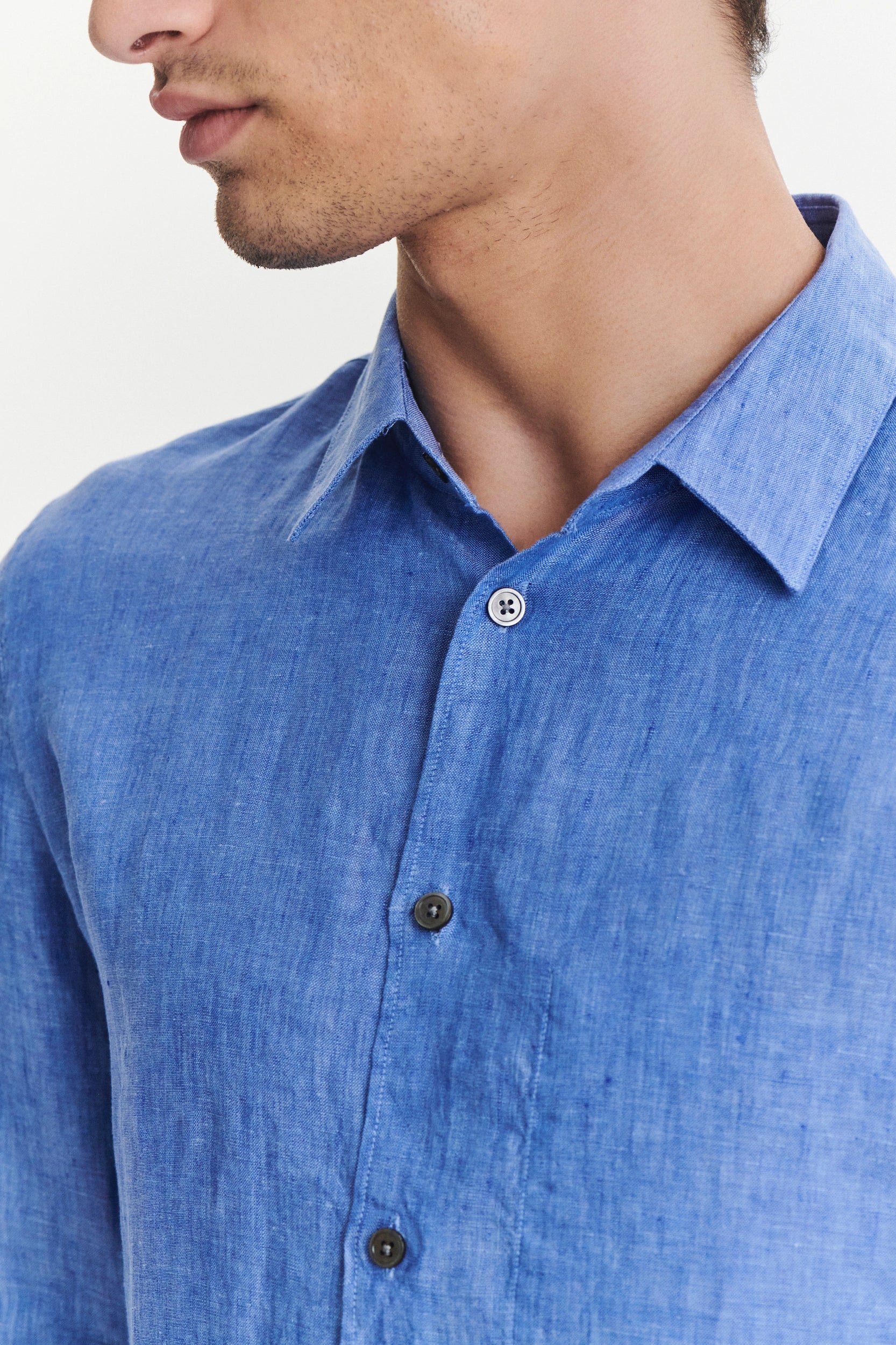 Feel Good Shirt in a Sardinian Blue Traceable Italian Linen
