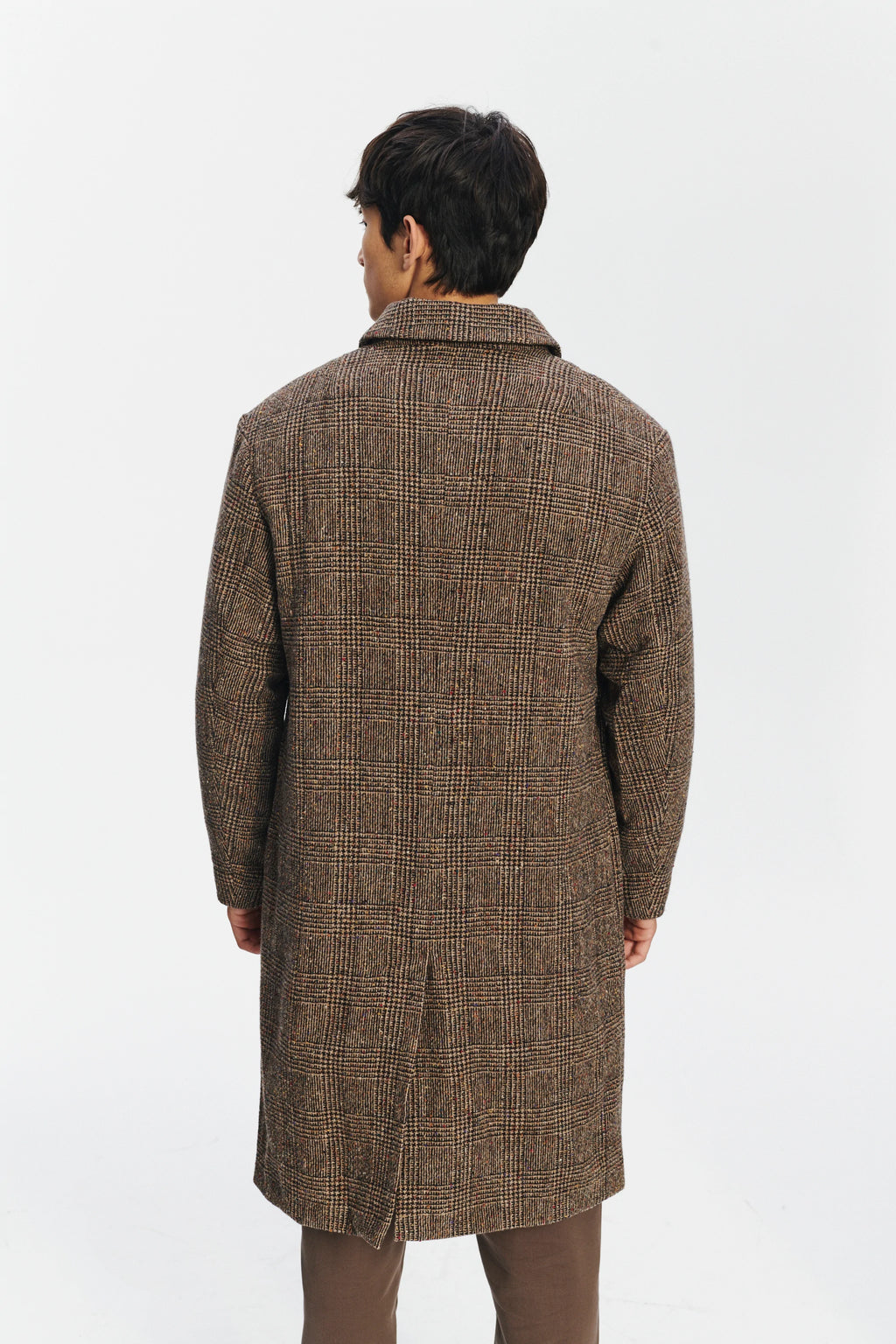 Winter Coat with a Prince of Wales Motif in Brown from the Finest Donegal Virgin Wool Tweed with Two Side Pockets and One Zipped Chest Pocket