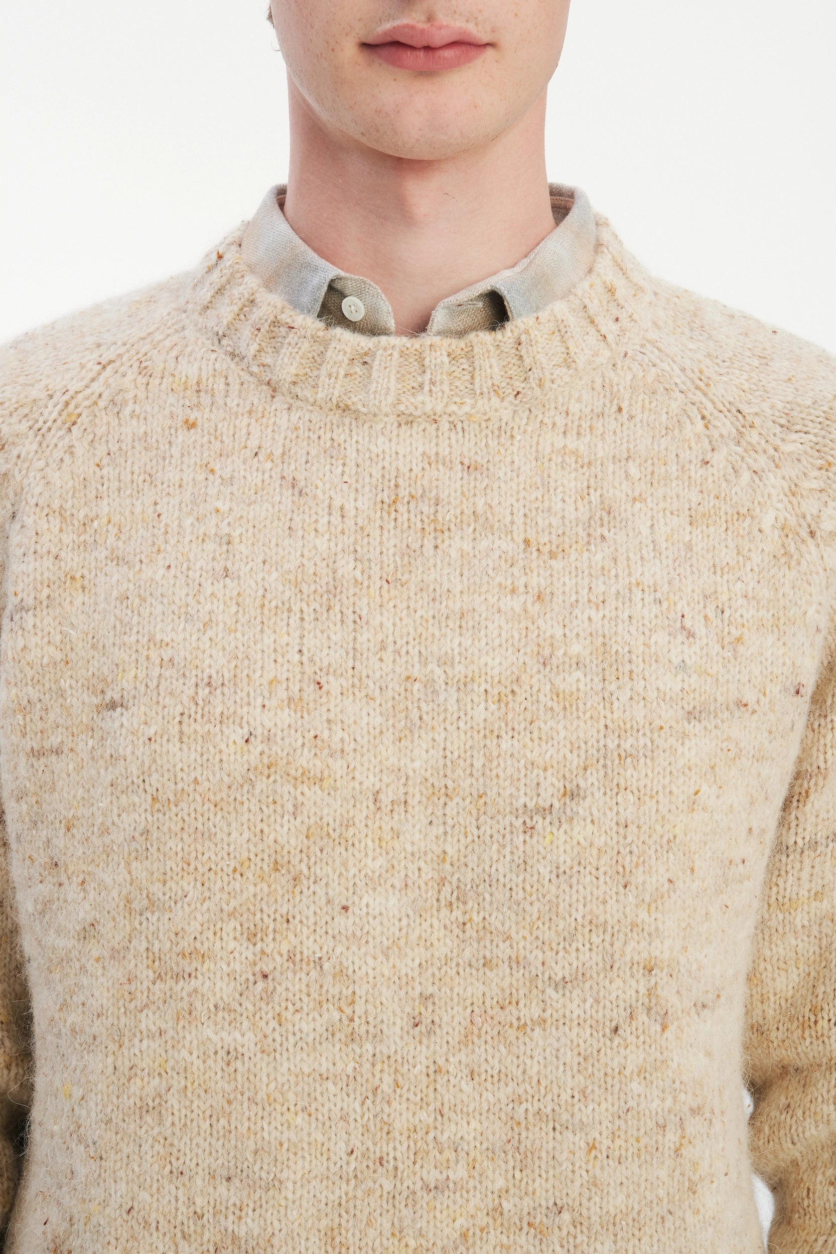 Crewneck Raglan Sweater in a Sustainable Melange Yarn – Oat
