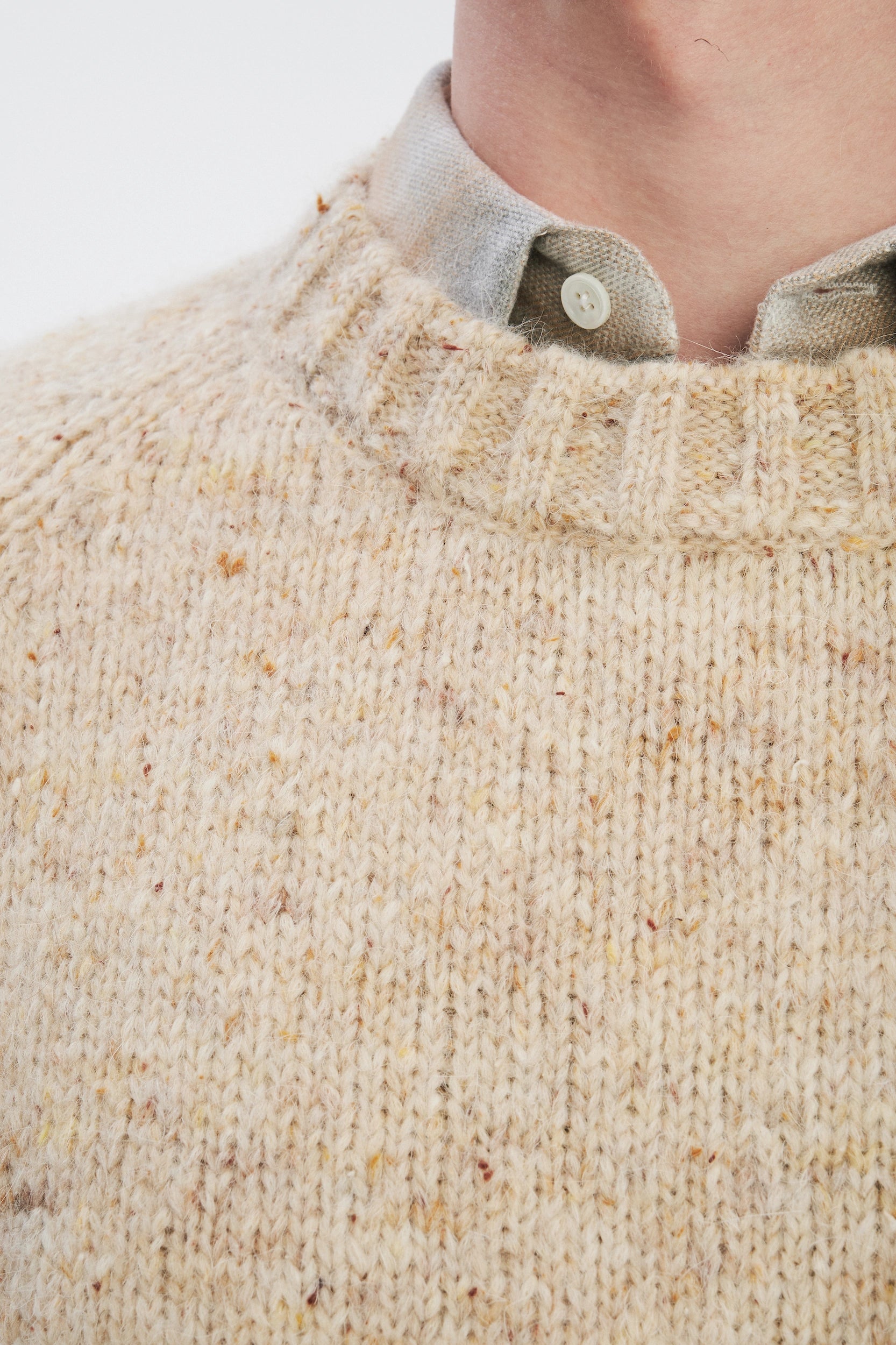 Crewneck Raglan Sweater in a Sustainable Melange Yarn – Oat