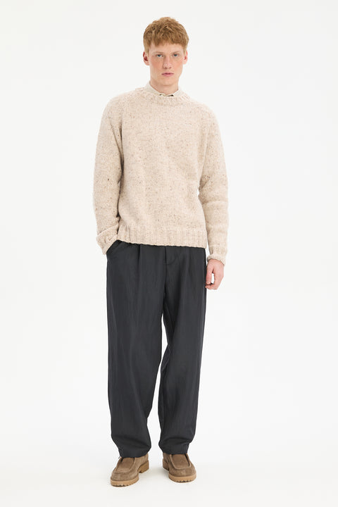 Crewneck Raglan Sweater in a Sustainable Melange Yarn – Oat