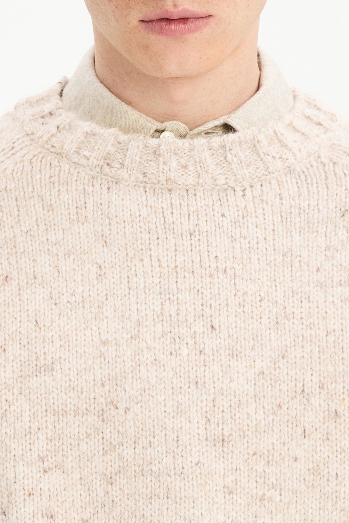 Crewneck Raglan Sweater in a Sustainable Melange Yarn – Oat